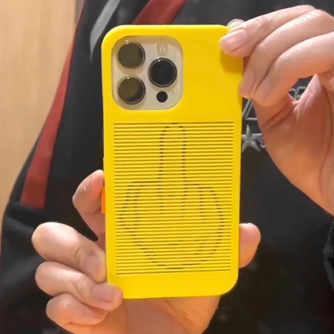 Million Cases Fist To Finger Transformation Case - iPhone - view 4