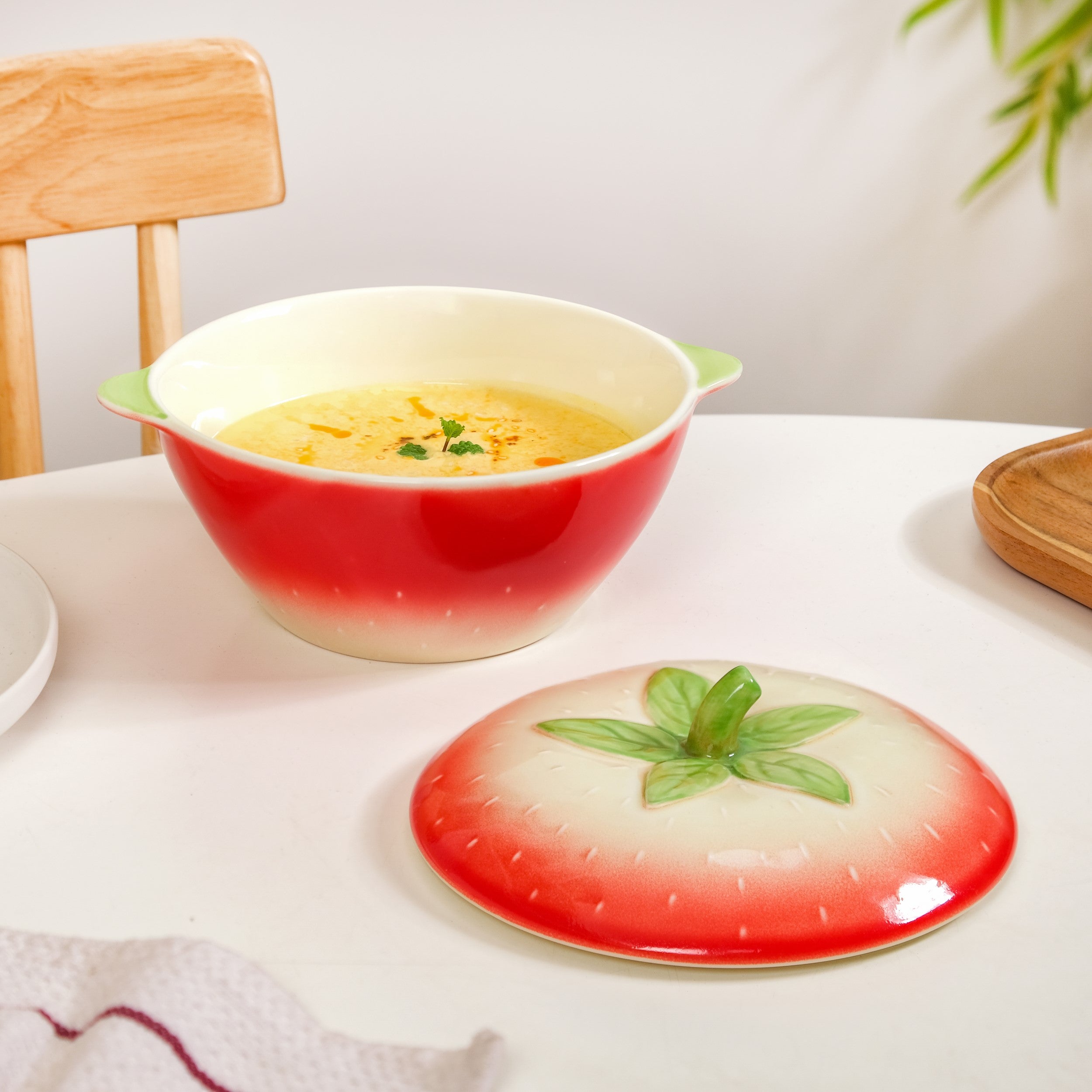 Nestasia Strawberry Ceramic Serving Bowl With Lid 900ml - view 3