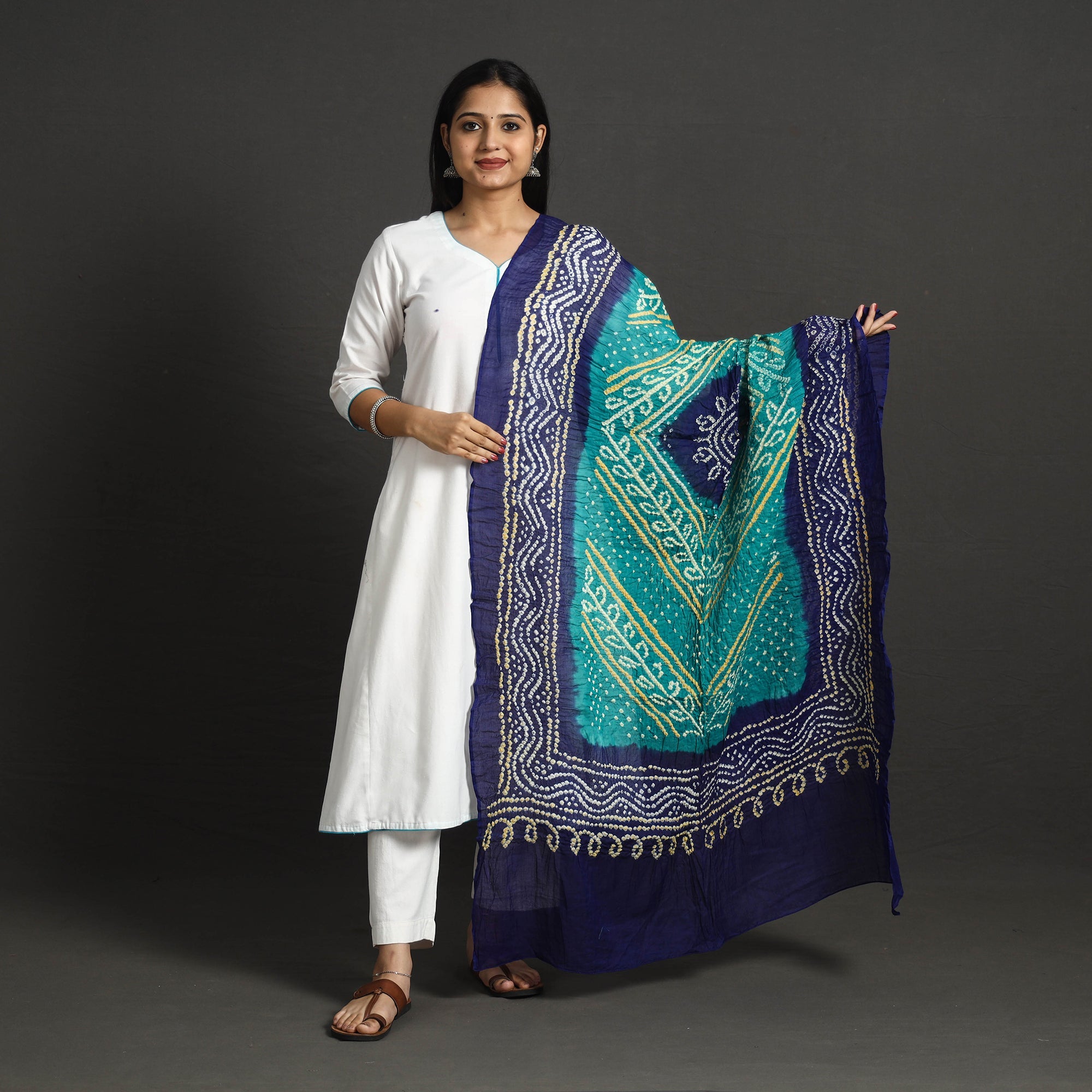 KACHCHH JI CHHAAP Kutch Tie-Dye Cotton Bandhani Dupatta 04