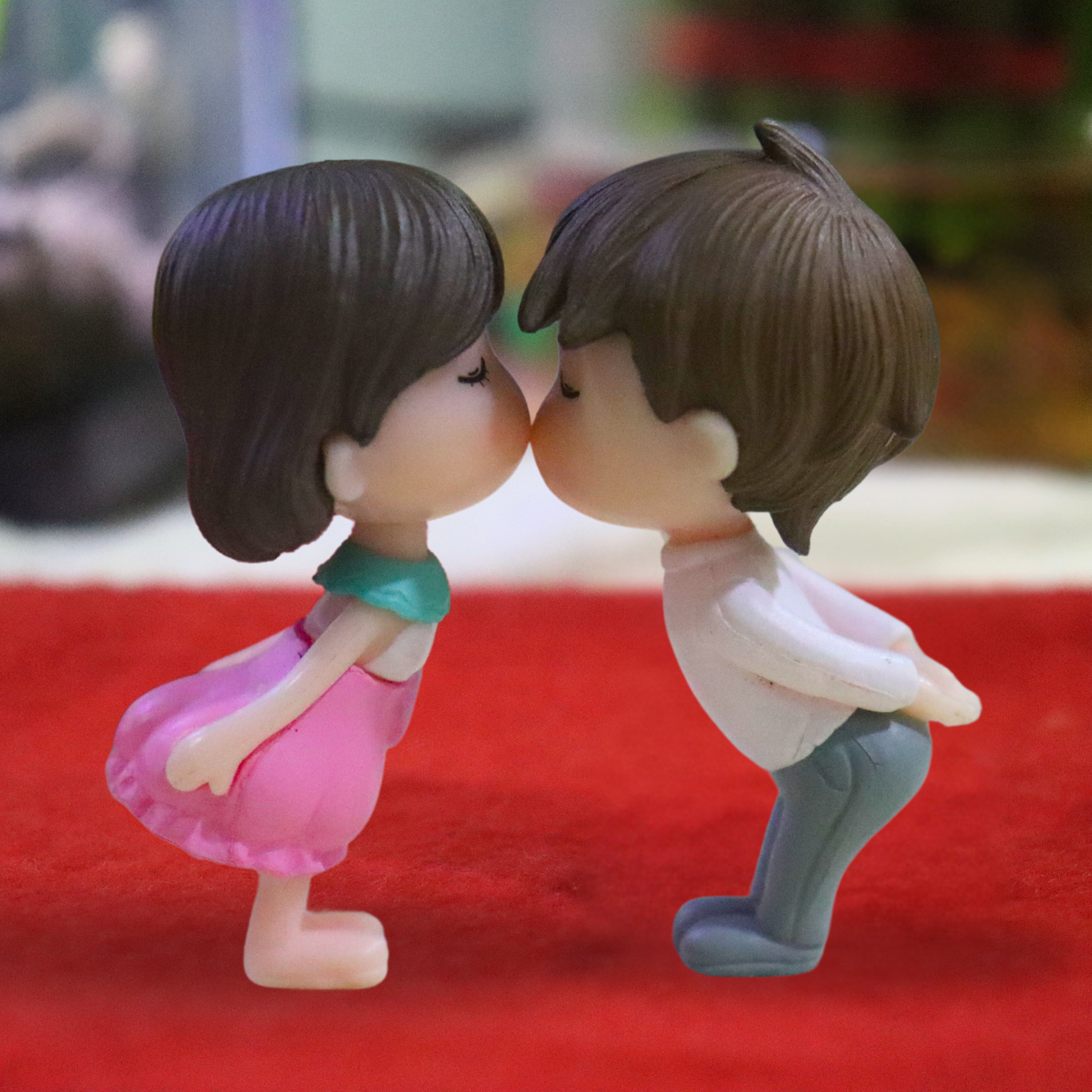 Seed2Plant Romantic Kissing Couple Miniature – Cute Love Figurine for Fairy Garden & Home Decor - view 2
