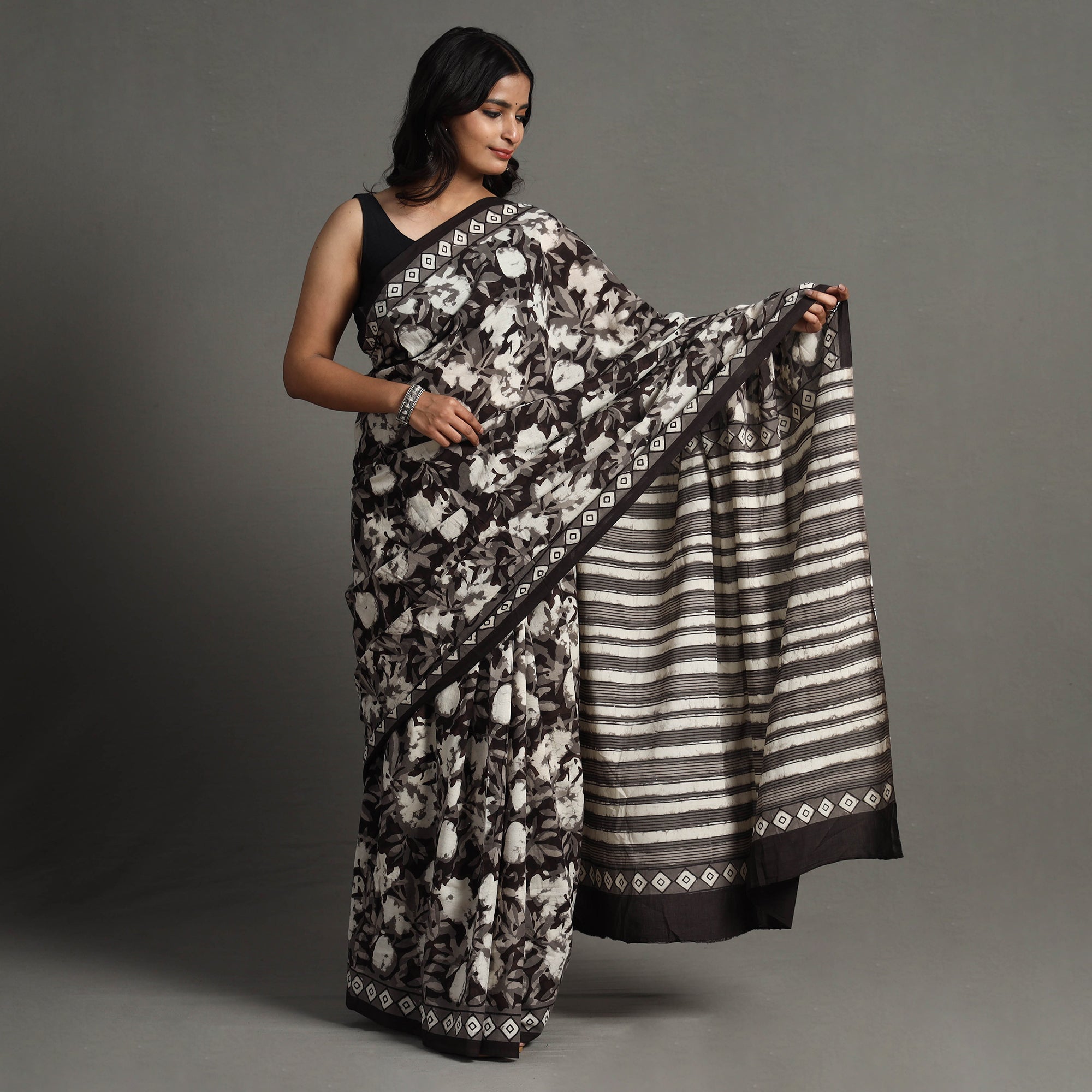 KUSUMLATA Black - Bagru Block Printed Mul Cotton Saree - view 2