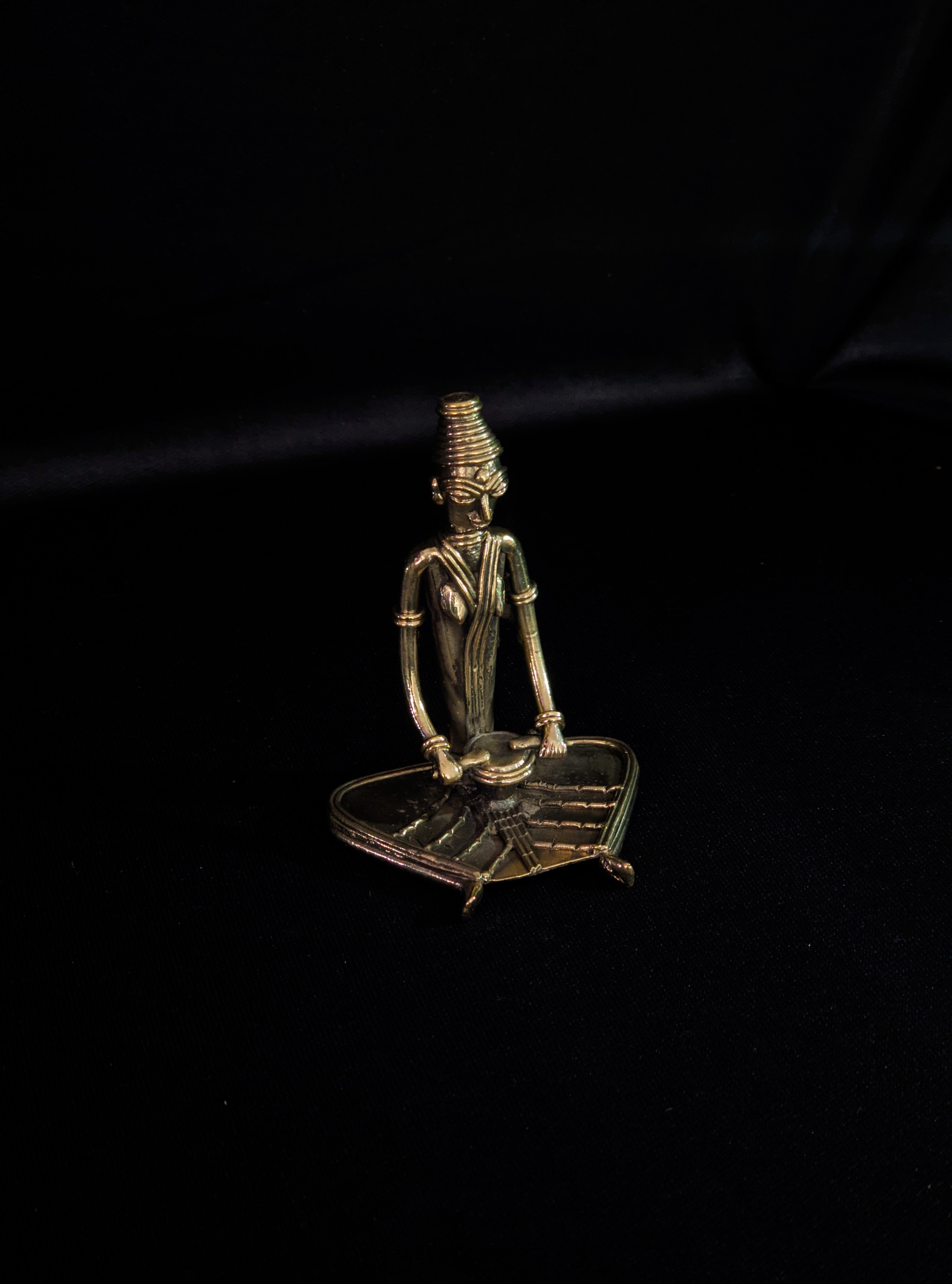 IndianVillèz Handmade Dhokra - Tribal Lady Musician Sitting and Playing Drum - view 2