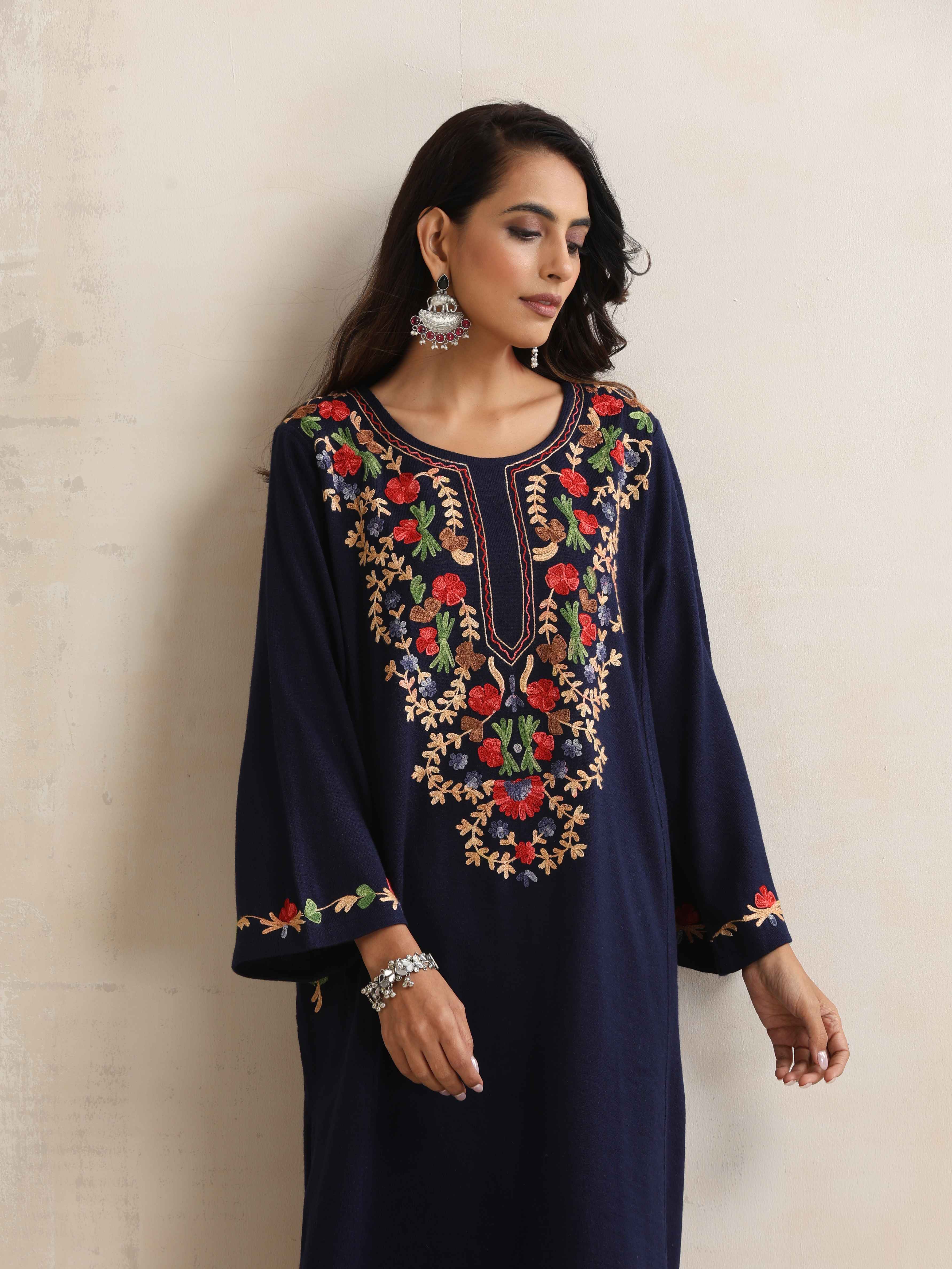 trueBrowns Blue Kashmiri Embroidered Woollen Phiran Kurta - view 5