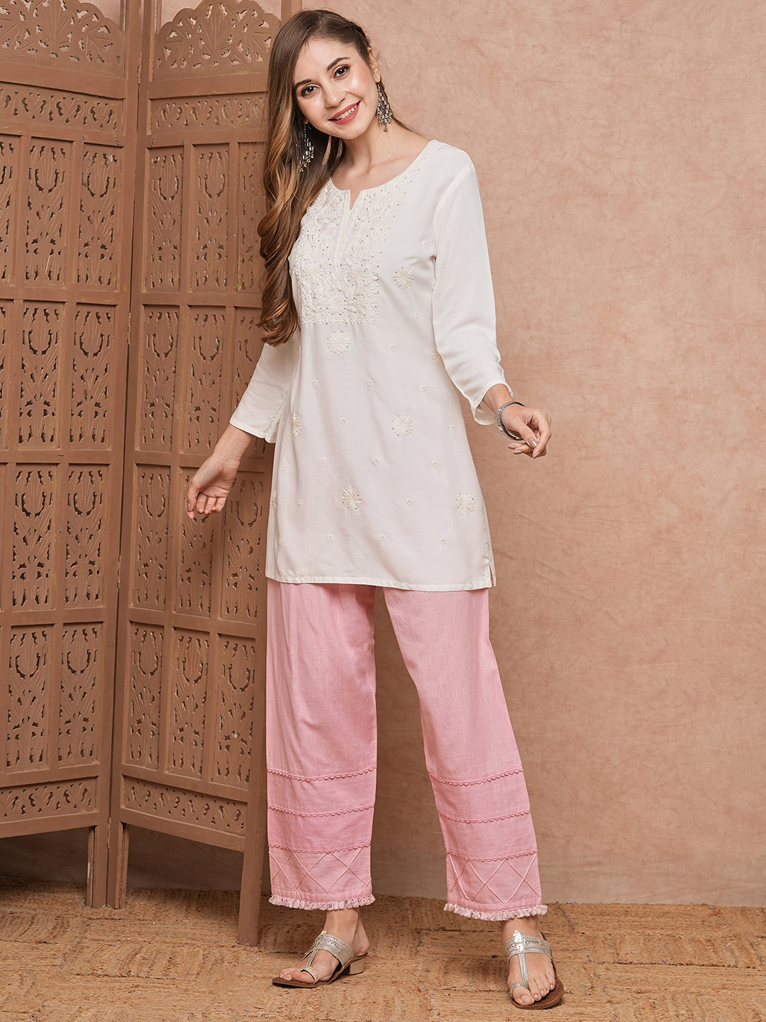 Fashor Solid Chikankari Embroidered Straight Fit Kurti - White