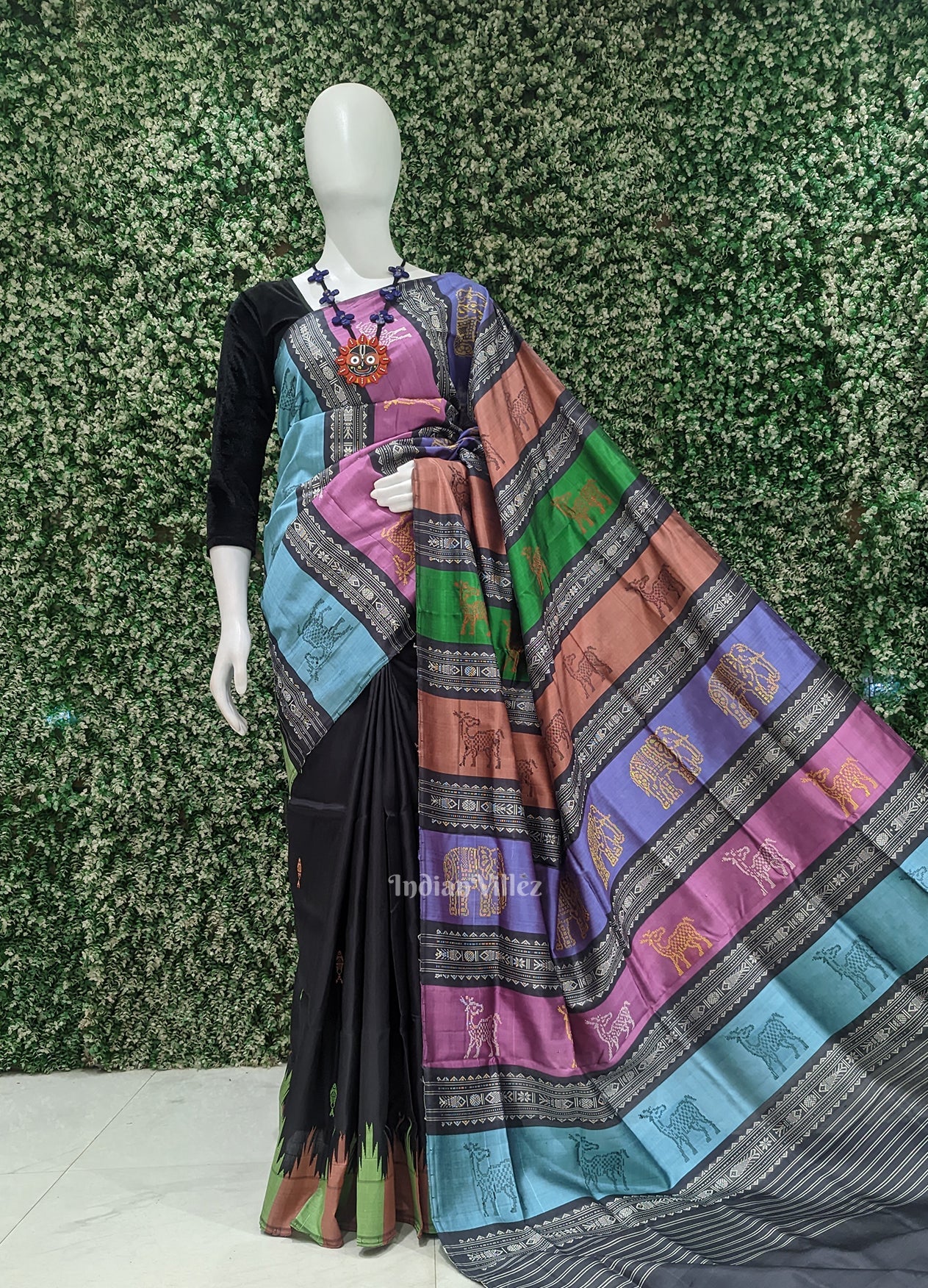 IndianVillèz Black with Fish Motif Double Pallu Berhampuri Silk Saree