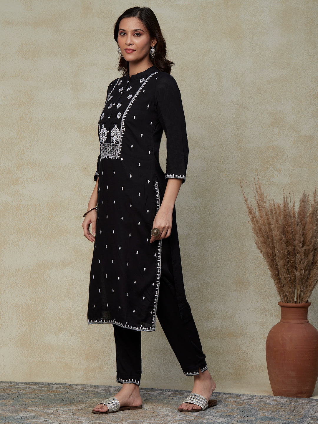 Fashor Solid Resham & Zari Embroidered Kurta With Embroidered pants - Black - view 4