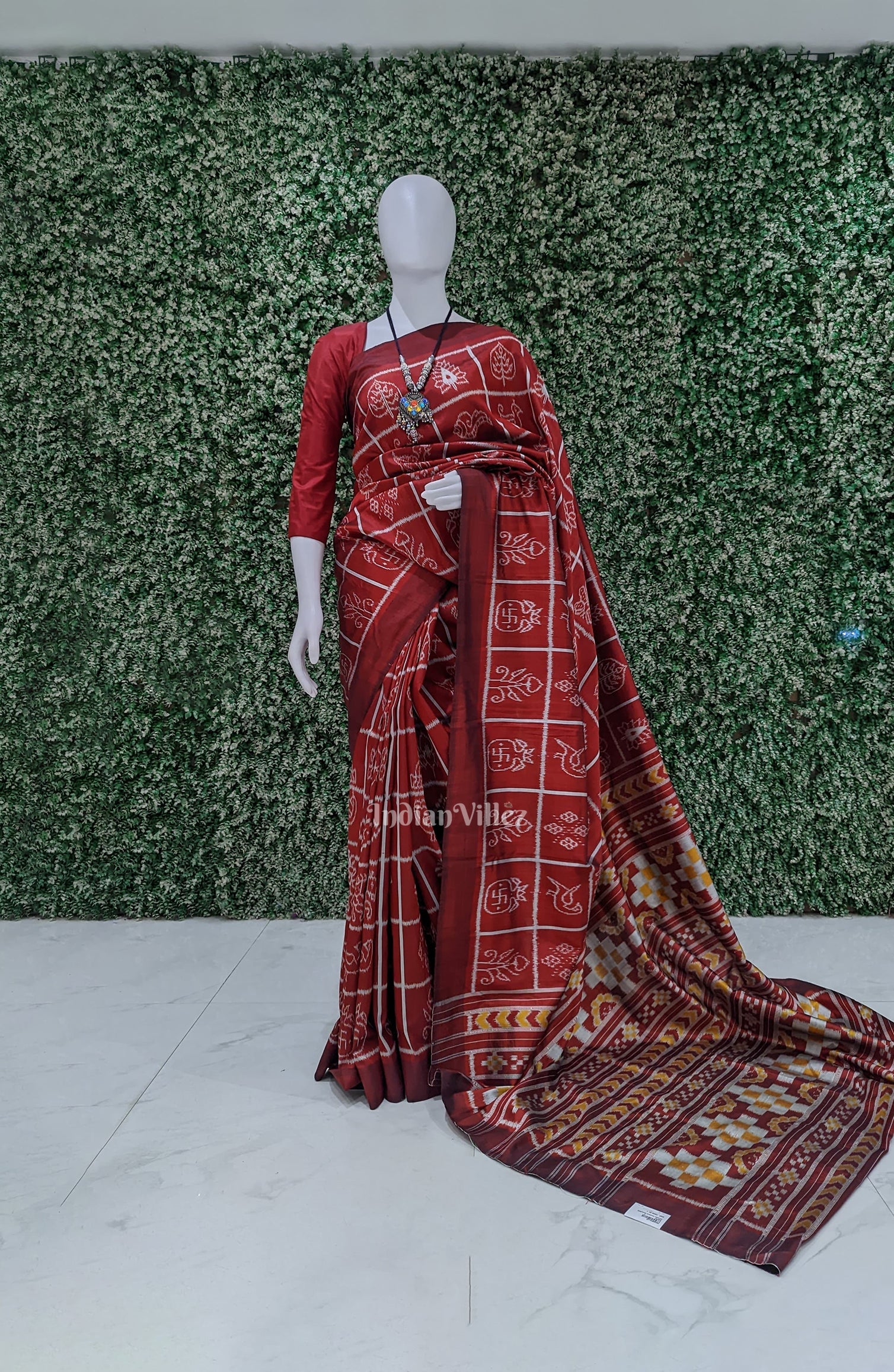 IndianVillèz Red Nabakothi With Pasapali Anchal Odisha Handloom Contemporary Silk Saree
