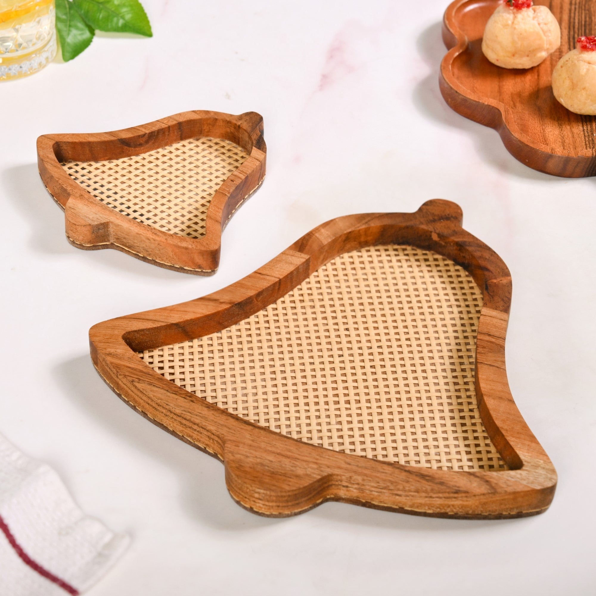 Nestasia Set Of 2 Jingle Bells Wooden Platters With Rattan Weave