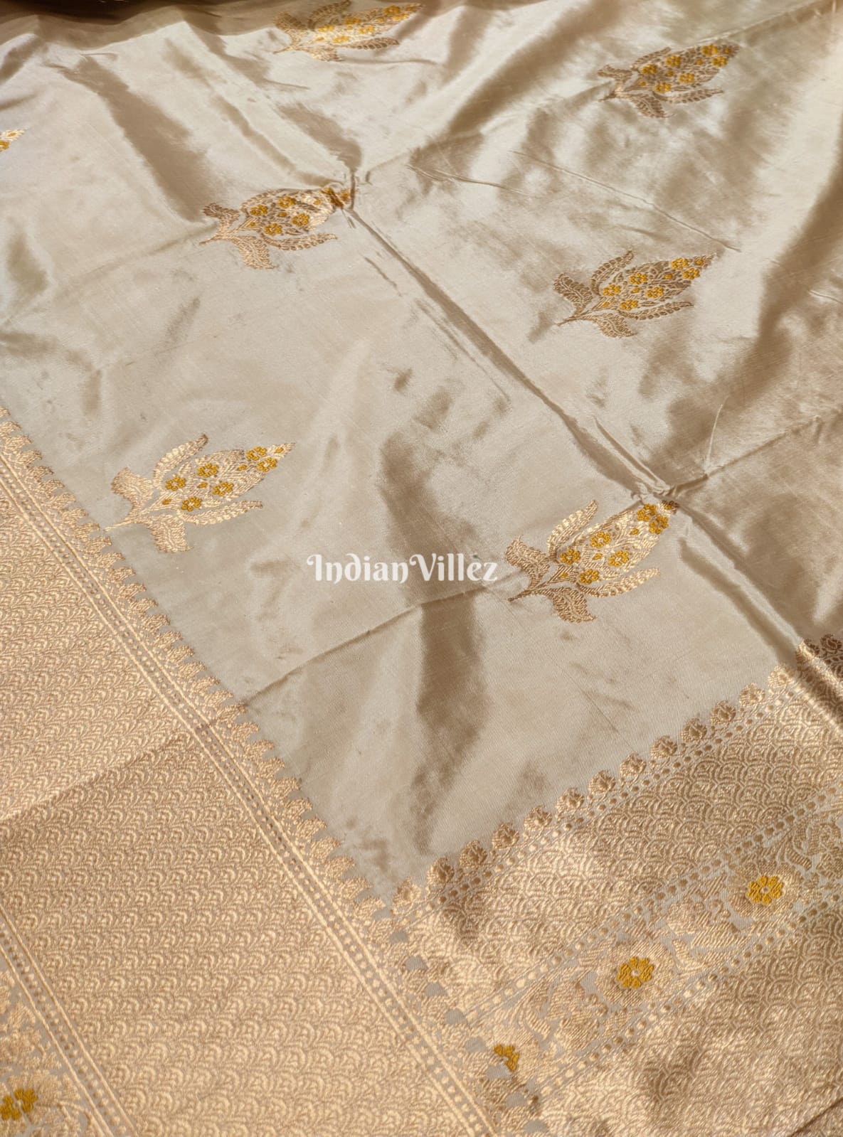 IndianVillèz Chandan Pure Banarasi Katan Silk Saree - view 4