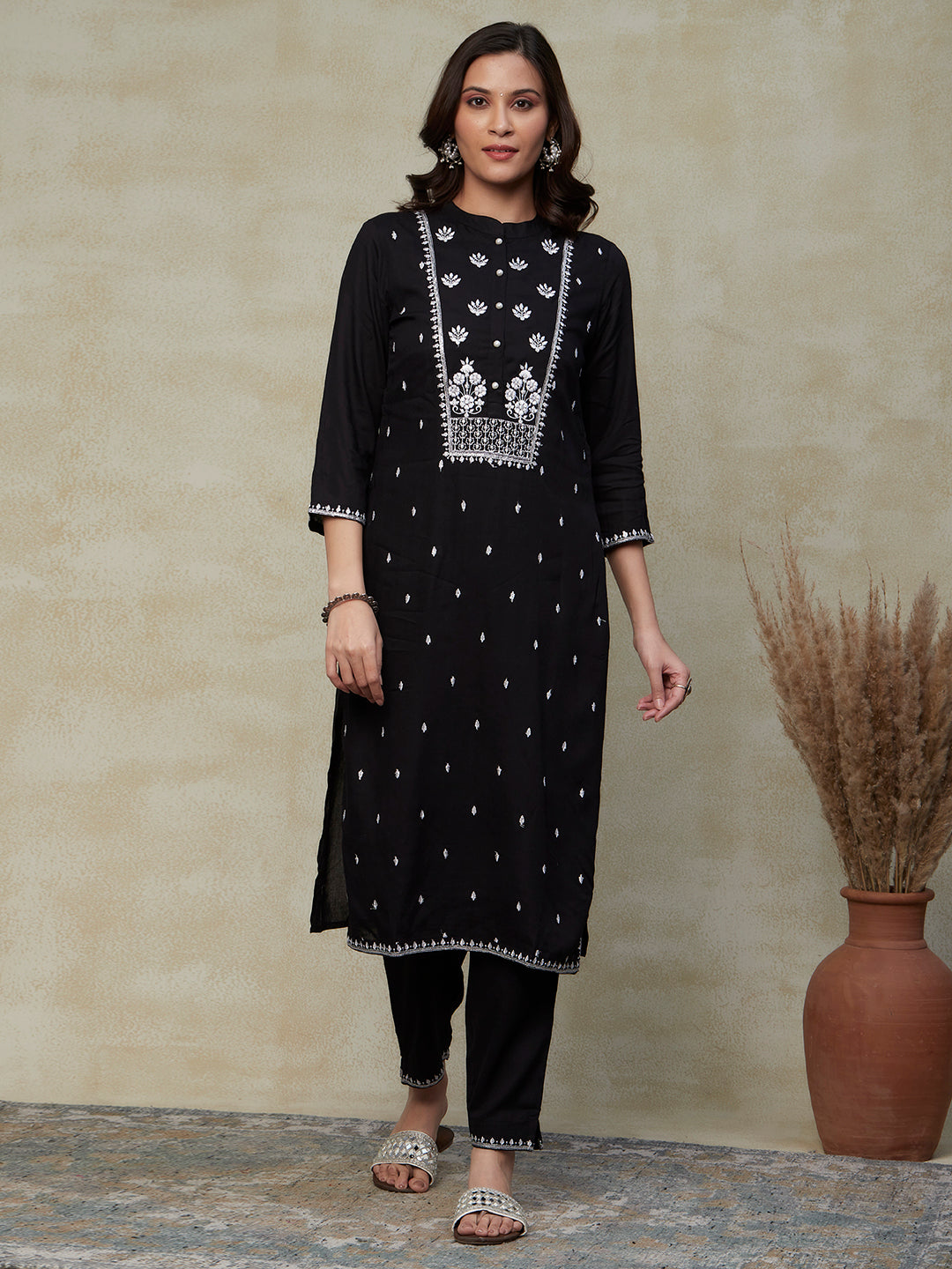 Fashor Solid Resham & Zari Embroidered Kurta With Embroidered pants - Black - view 2
