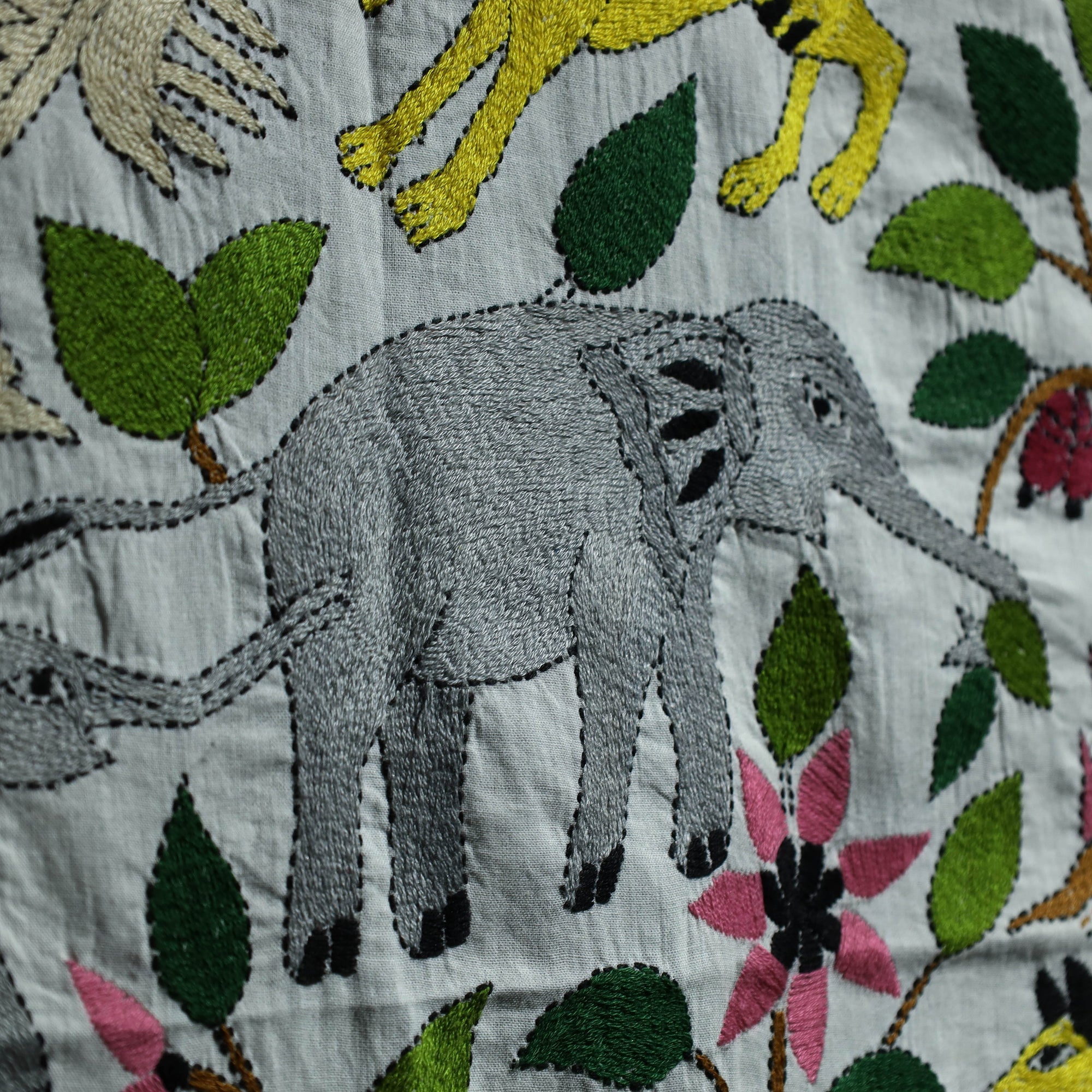 AFROZA KHATUN KANTHA ARTISTAN Bengal Kantha Hand Embroidery Cotton Wall Hanging (38 x 39 in) - view 4