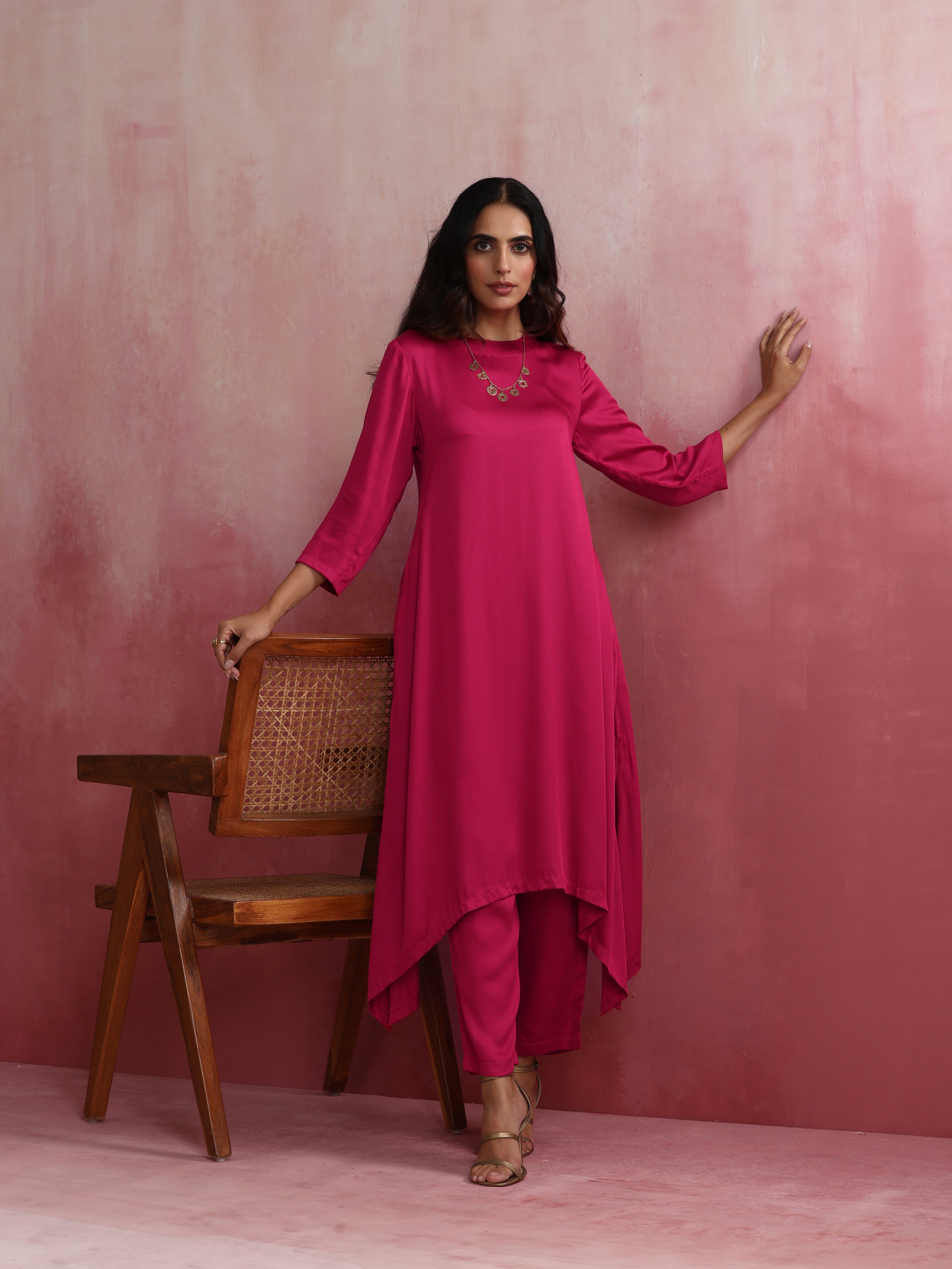 trueBrowns Magenta Highlow Modal Kurta Set - view 9
