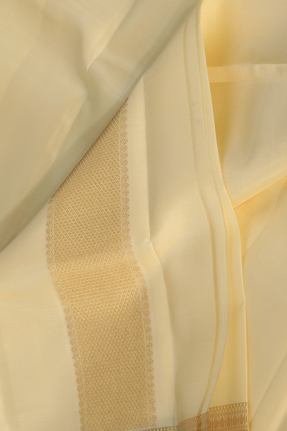 Kalanjali Kanchi Silk Ivory Cream Dhoti With Kanduva (8 X 4) - view 3