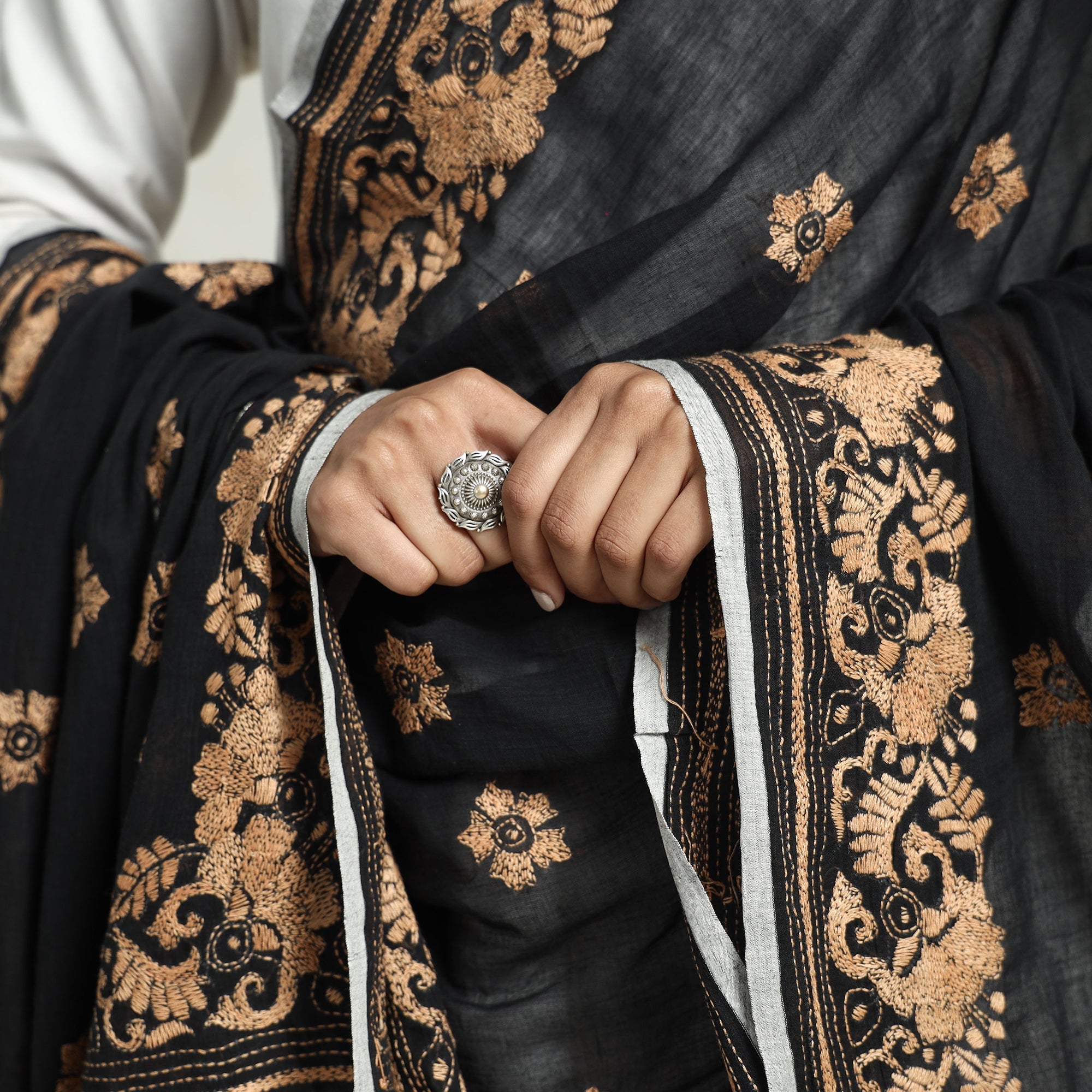 KHUSHBASH - HAPPY LOOM OF EAST Black - Bolpur Kantha Embroidery Cotton Handloom Dupatta with Tassels - view 4