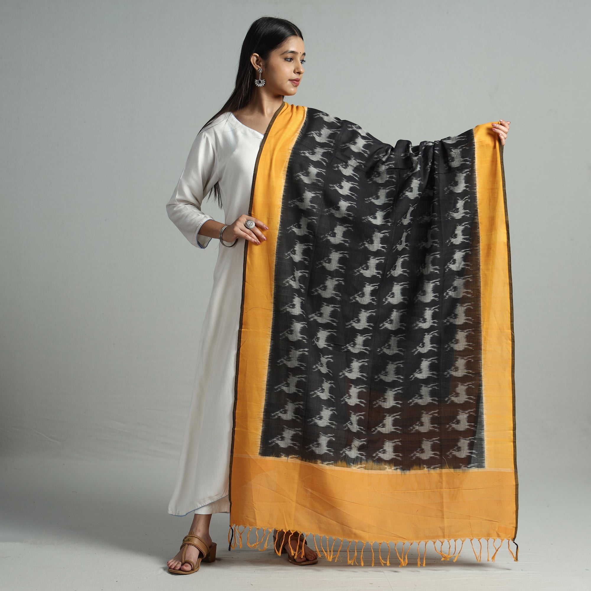 IKAT WEAVES BY EDEM CHANDANA Black - Pochampally Ikat Handloom Cotton Dupatta with Tassels 04