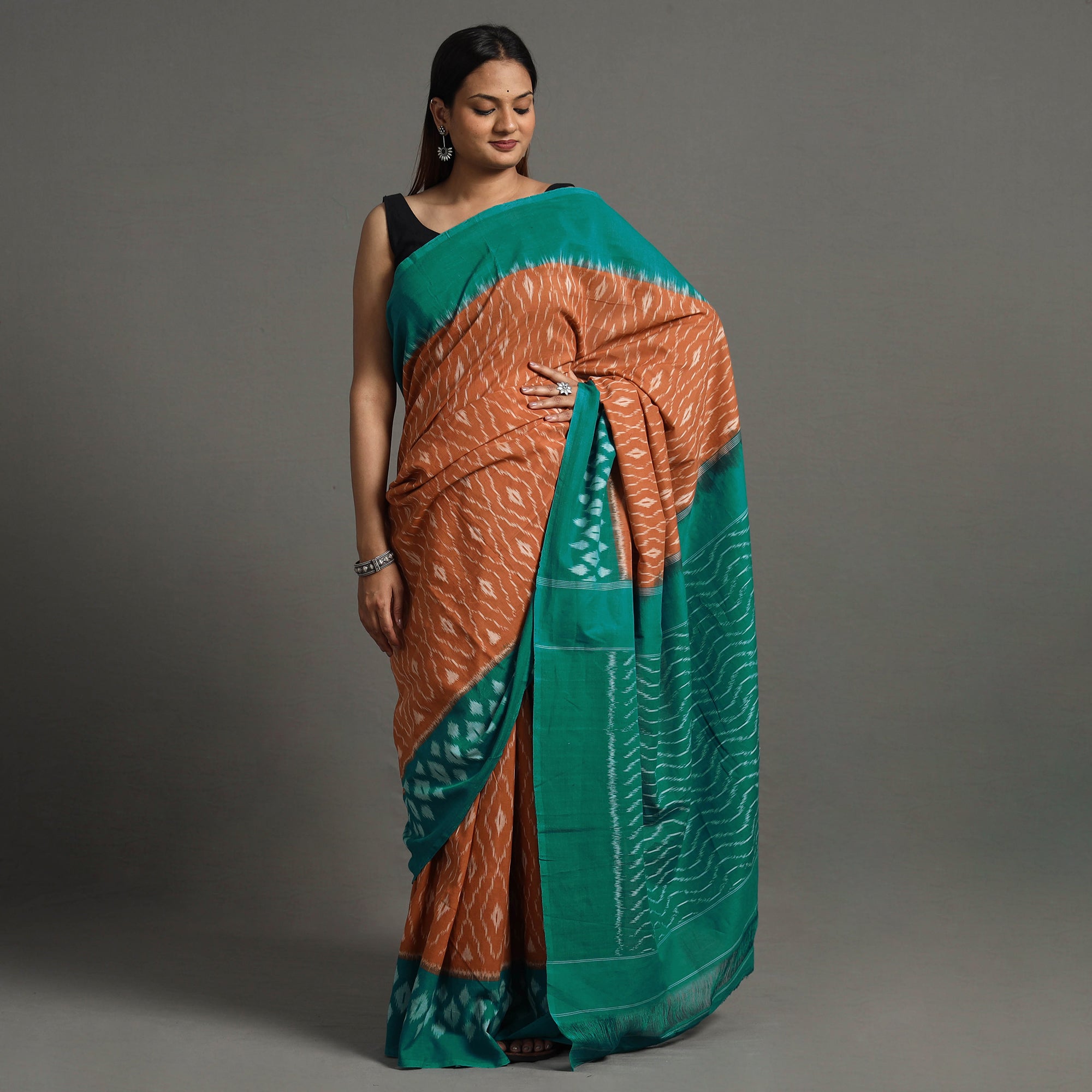 IKAT WEAVES BY EDEM CHANDANA Brown - Pochampally Ikat Weave Handloom Cotton Saree - view 2