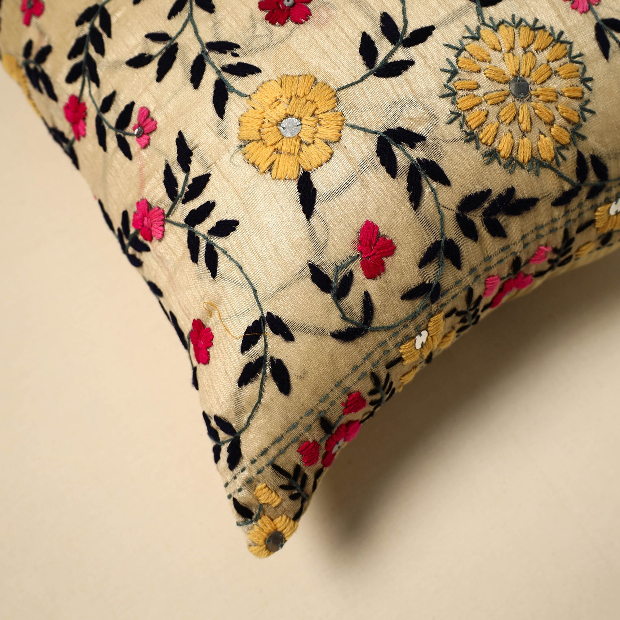 JALPARI Beige - Silk Cotton Phulkari Embroidered Cushion Cover 01 - view 2