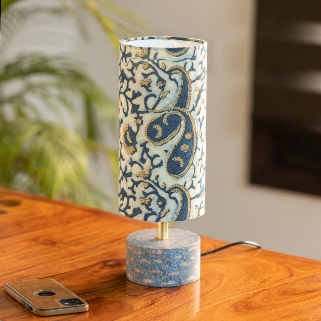 EXCLUSIVELANE 'Paisley Prints' Handcrafted Round Table Lamp In Mango Wood (14 Inch)