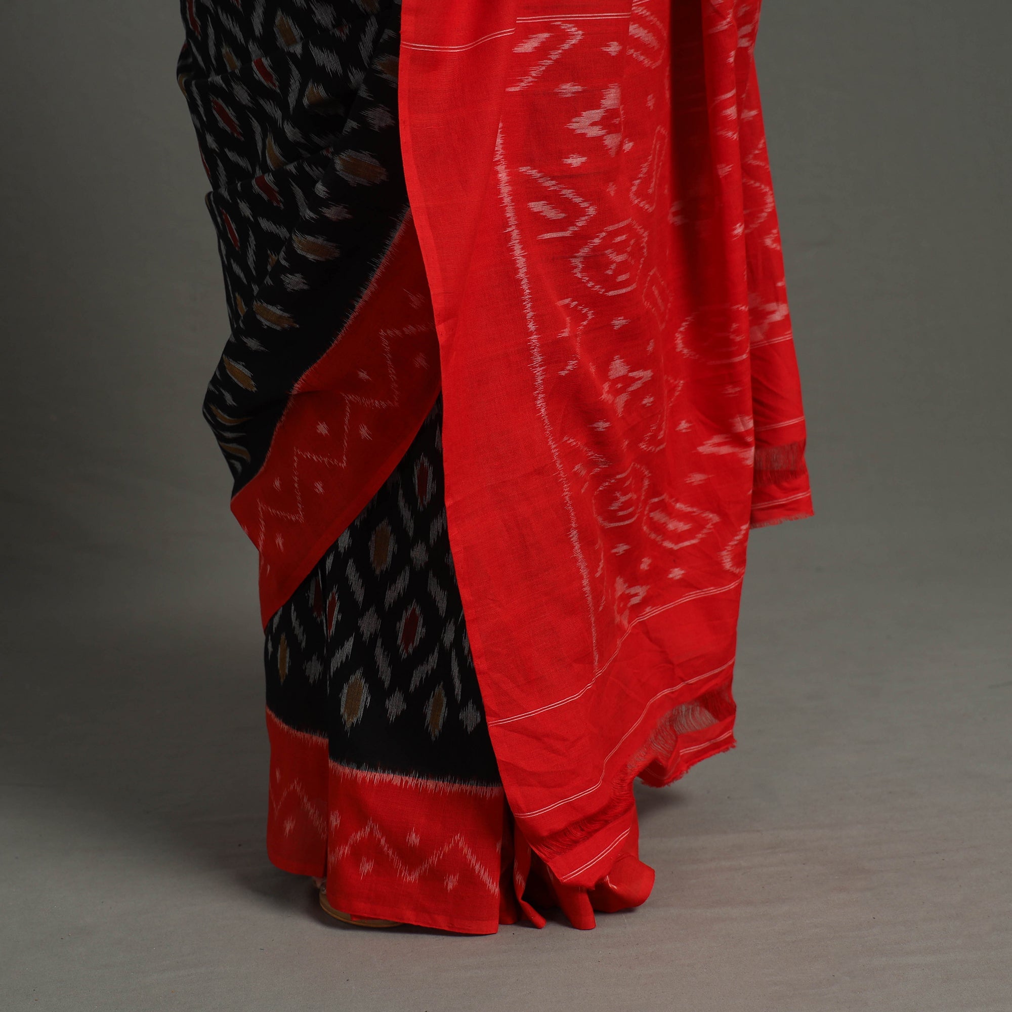 SOUTH KARGHA Black - Mercerised Cotton Handloom Pochampally Ikat Saree 31 - view 5
