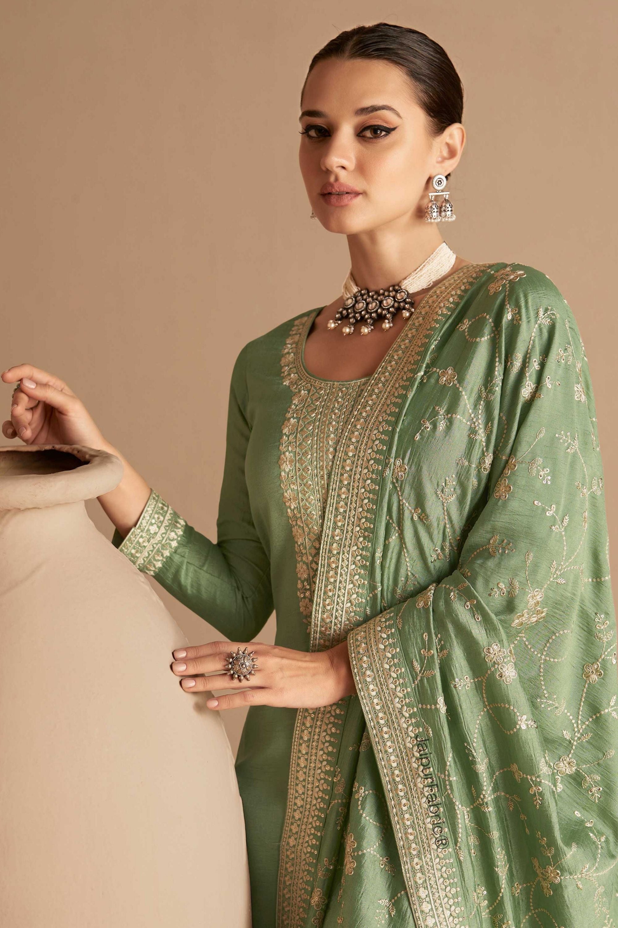 JaipurFabric® Green Chinon Silk Plus Size (Upto 5Xl Size) Kameez Pant Suit For Indian Festivals & Weddings - Thread Embroidery Work