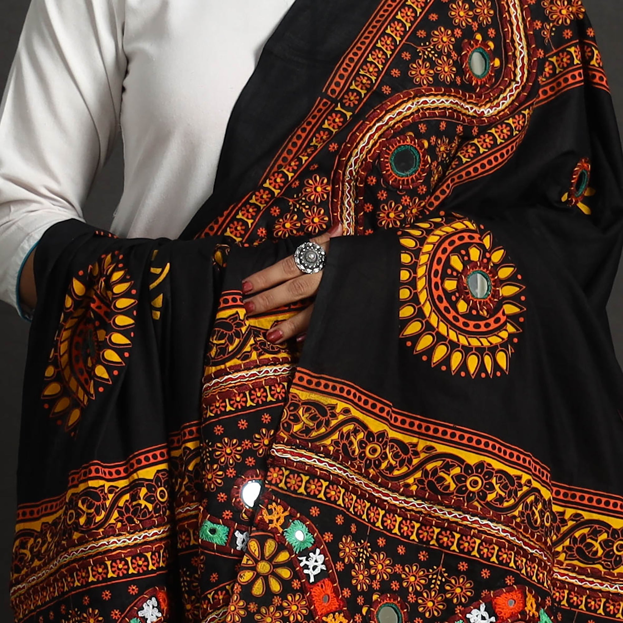 KACHCHH JI CHHAAP Mirror Work Printed Cotton Kutch Embroidery Dupatta 03 - view 4