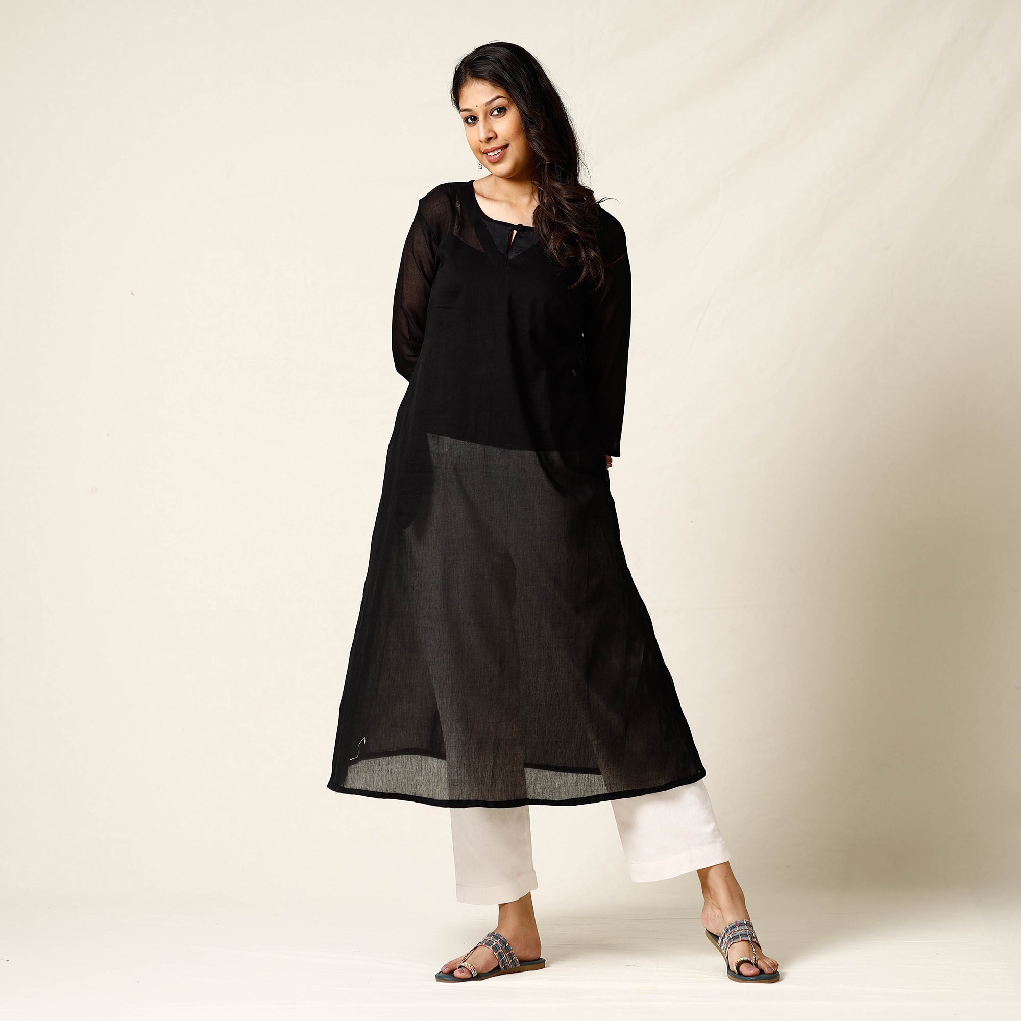 Black - Mulmalai Cotton Plain Dyed A-Line Long Kurta 32 - view 2