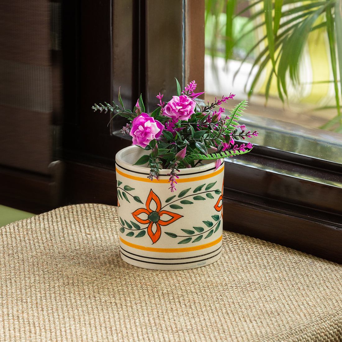EXCLUSIVELANE 'Ethnic Lily' Handpainted Ceramic Table Planter Pot