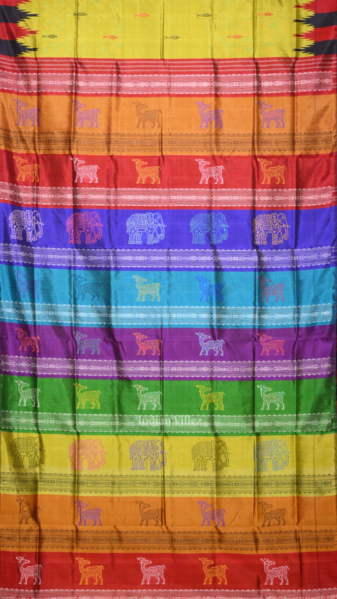 IndianVillèz Mehendi Green Phoda Kumbha with Animal Motif Double Pallu Berhampuri Silk Saree - view 4