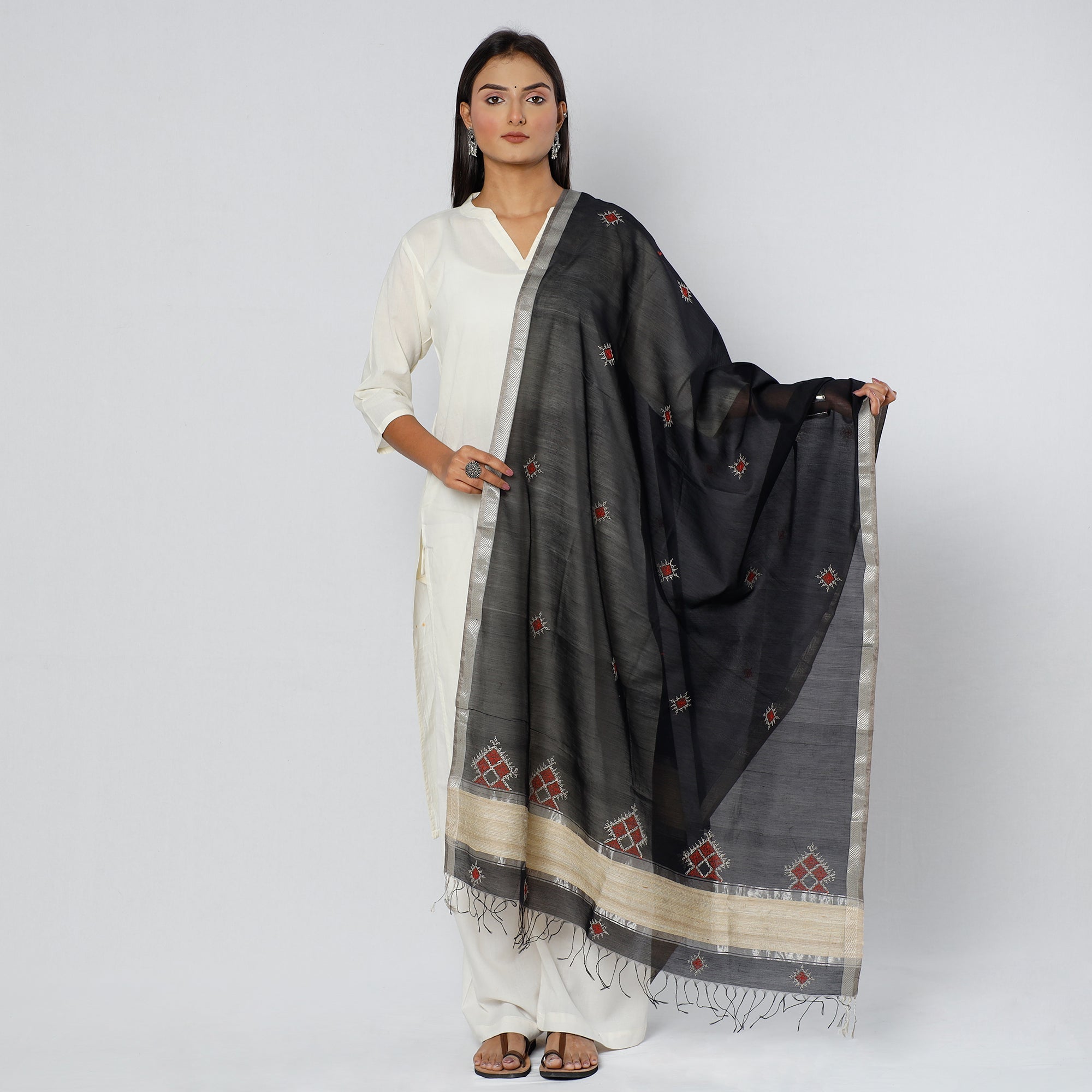 ITOKRI CRAFTS INITIATIVE Black - Gavanti Kasuti Embroidery Handloom Maheshwari Silk Dupatta