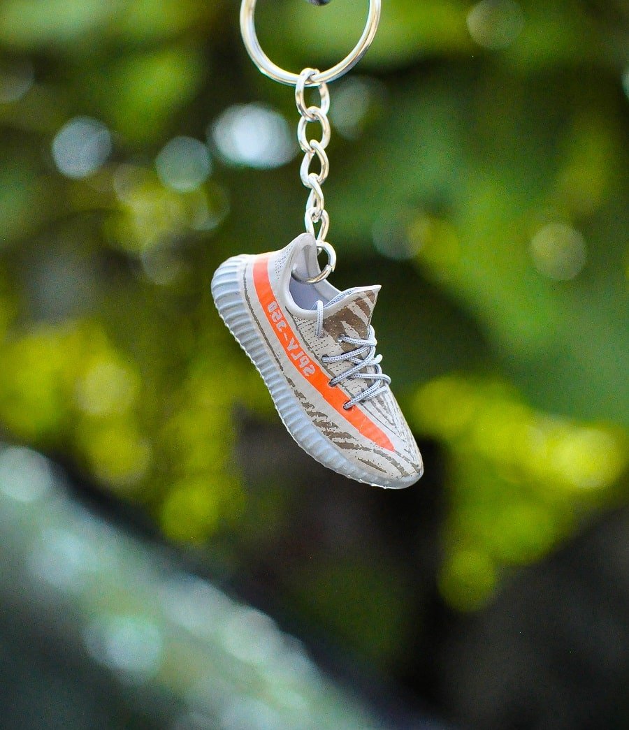 Kicks Machine 3D Sneaker Keychain Yeezy Beluga - view 2