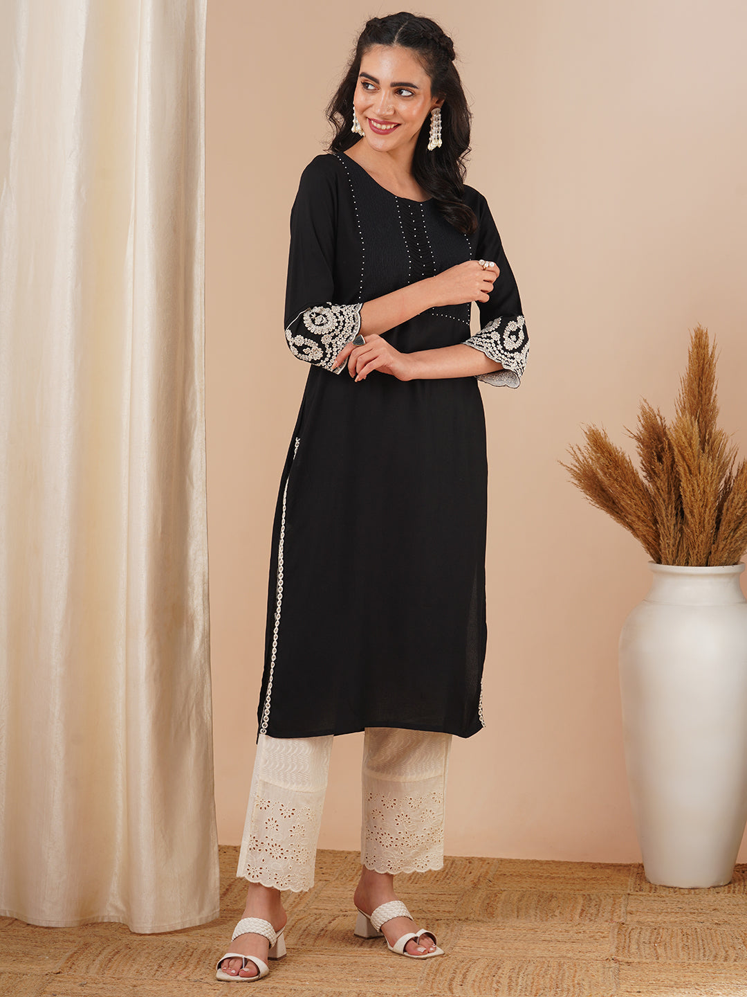 FASHOR Solid Ethnic Embroidered Straight Fit Kurta - Black
