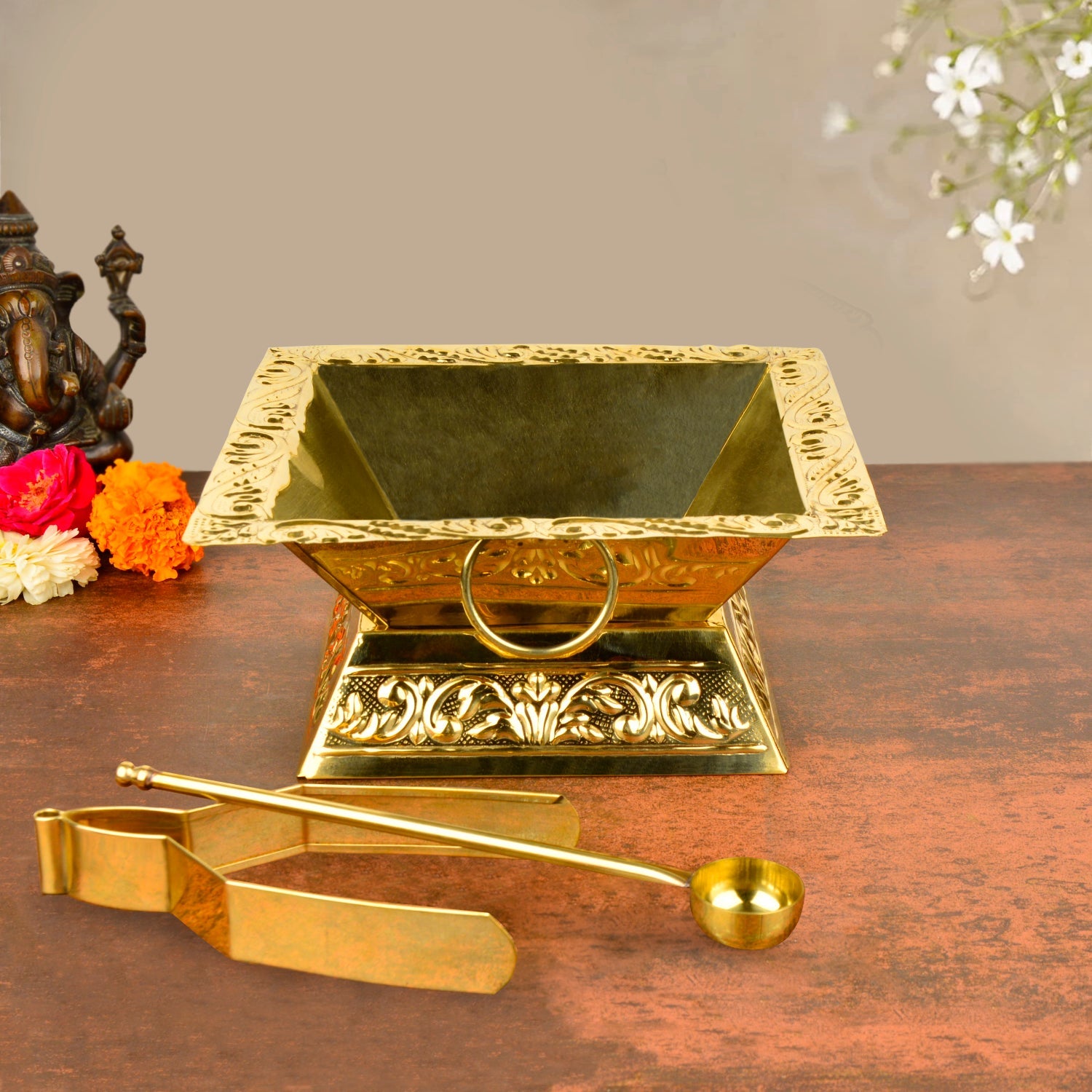 STYLEMYWAY Premium Brass Hawan Kund Set (Havan Kund , Stand , Suchi Spoon , Tong / Chimta ; L x B x H – 23 x 23 x 11 cm ; 520 gm)