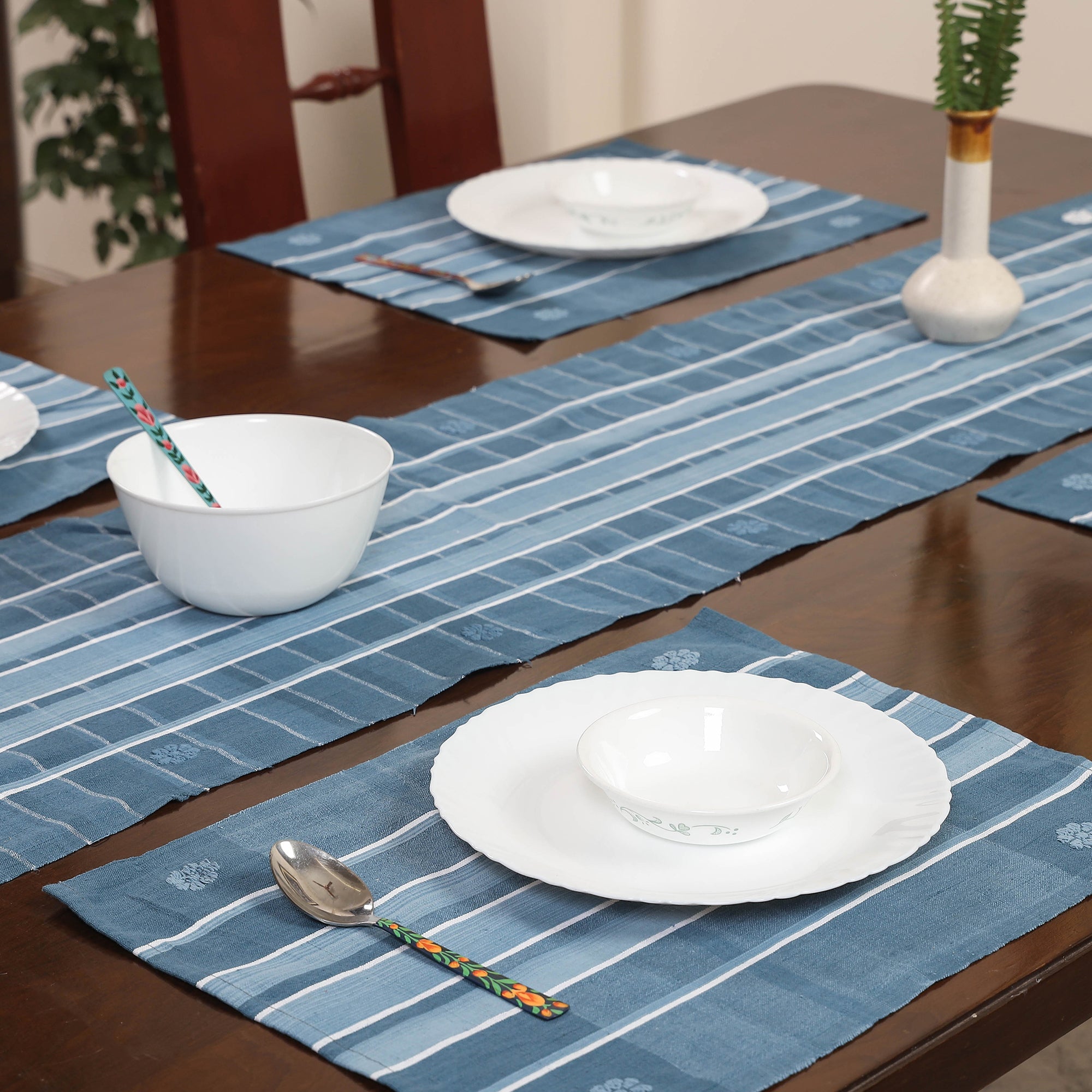ANTARAN - CRAFTS OF INDIA Blue - Assam Weave Dining Table Runner & Set of 4 Placemats in Handloom Cotton - view 2