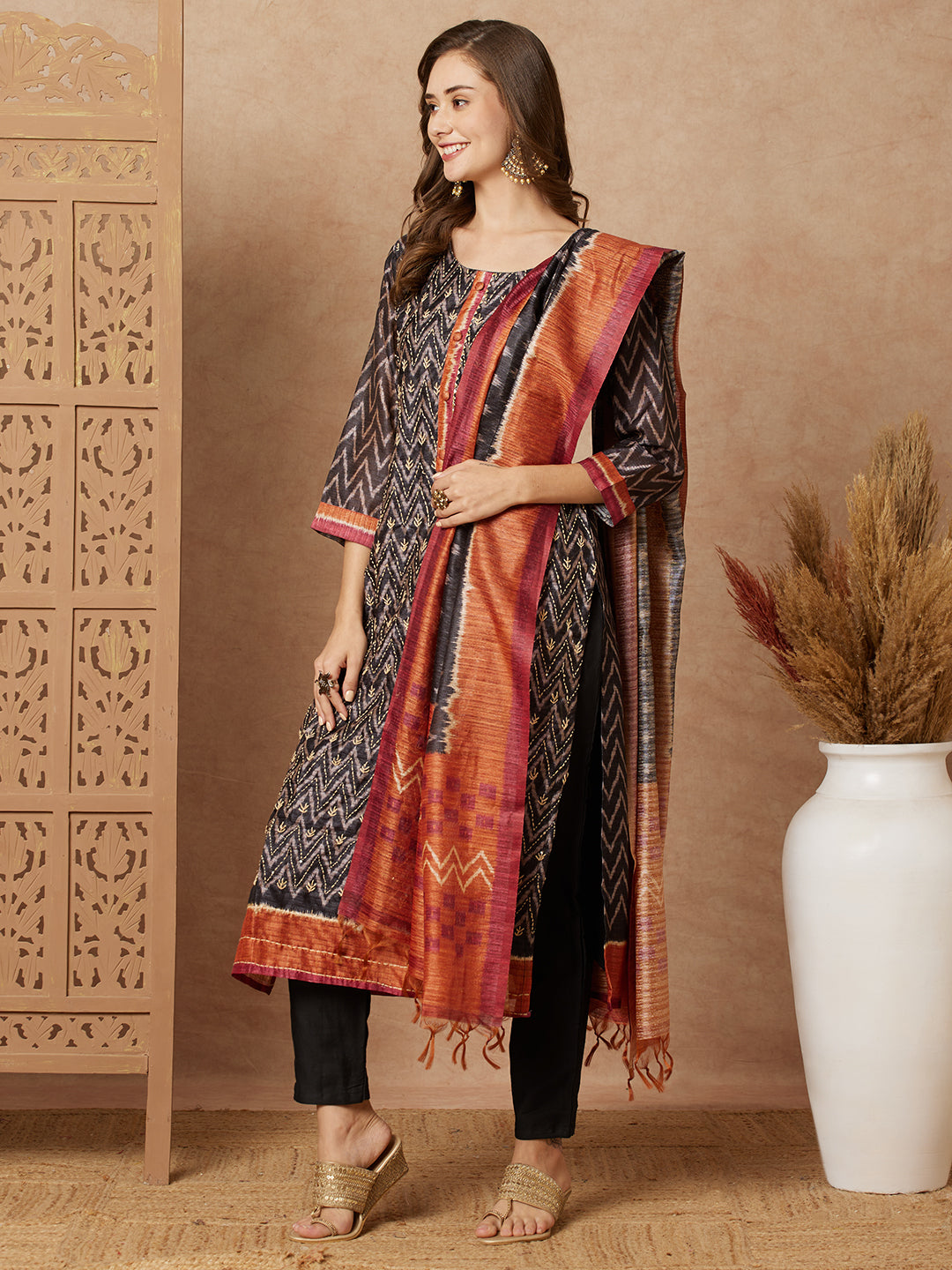 Fashor Ethnic Chevron Printed & Kantha Embroidered Straight Fit Kurta with Pant and Dupatta - Black - view 4