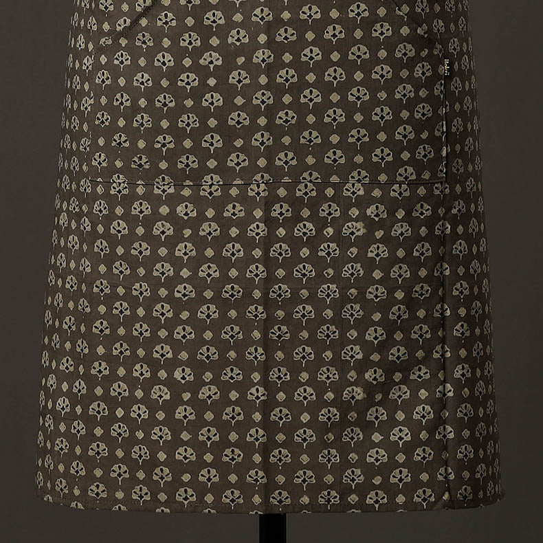 ITOKRI CRAFTS INITIATIVE Ajrakh Block Printed Cotton Apron with Pocket - view 3