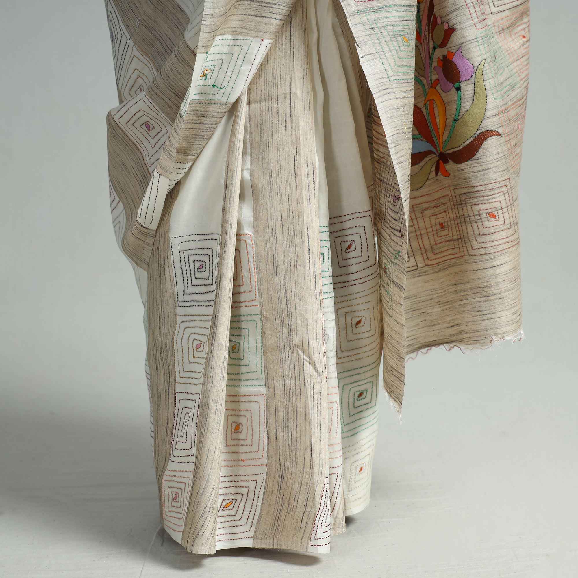 KHUSHBASH - HAPPY LOOM OF EAST Beige - Bengal Kantha Hand Embroidery Pure Ghicha Silk Handloom Saree 136 - view 6
