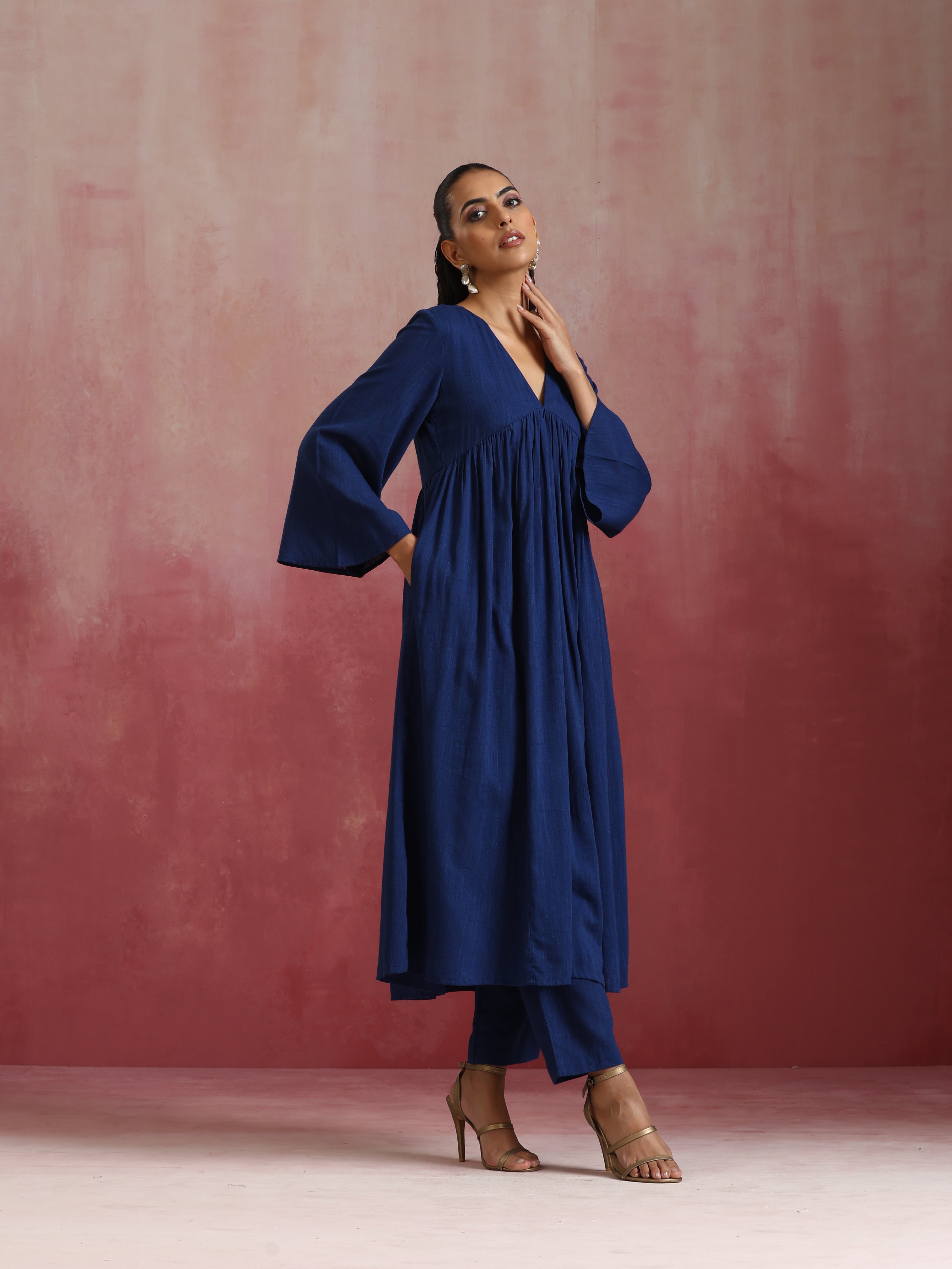 trueBrowns Blue Cotton Dobby Kurta Set - view 3