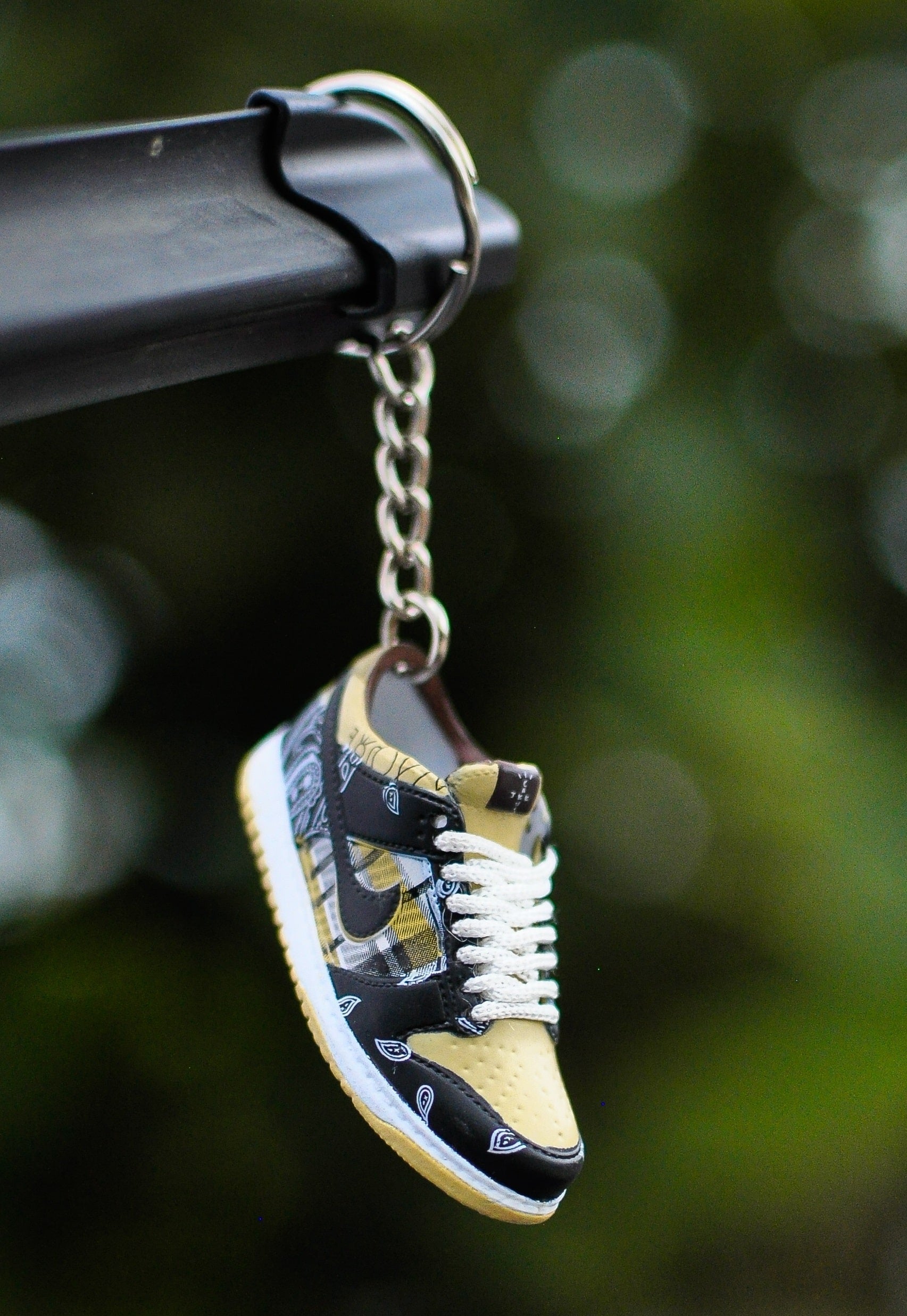 Kicks Machine 3D Sneaker Keychain SB Dunk Travis - view 2