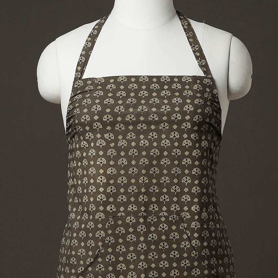 ITOKRI CRAFTS INITIATIVE Ajrakh Block Printed Cotton Apron with Pocket - view 2