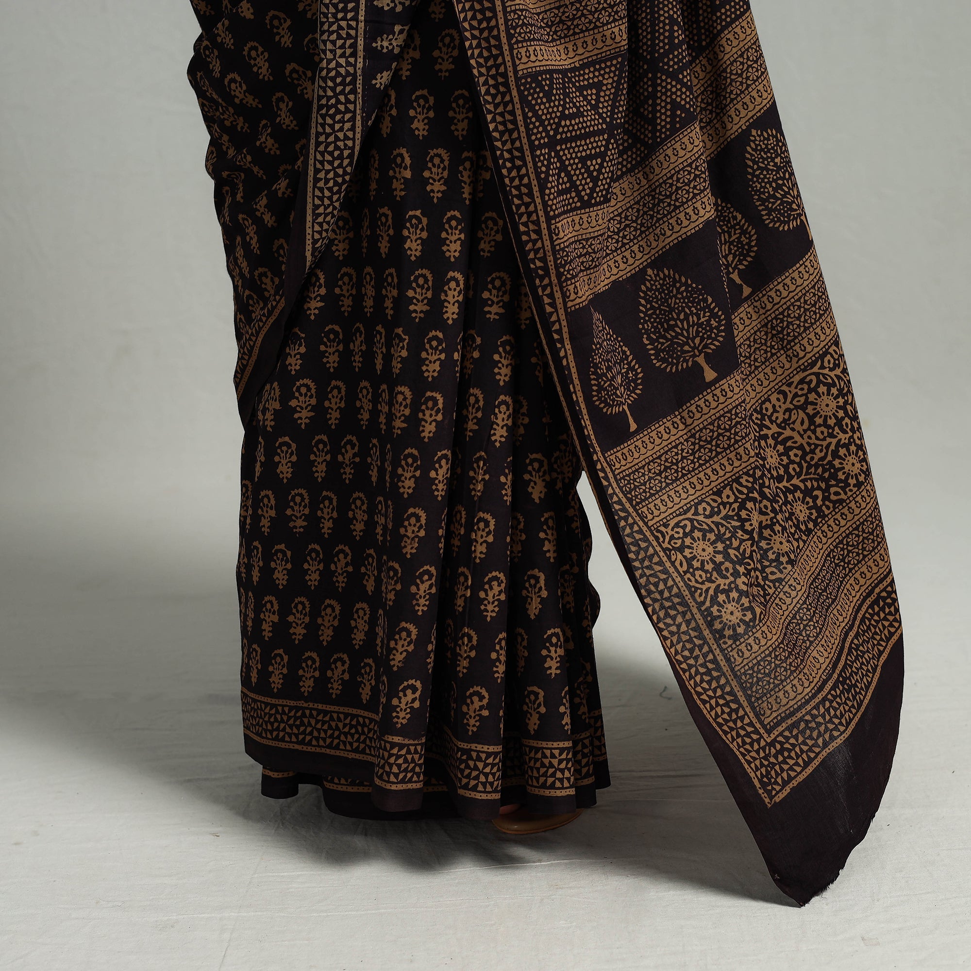 BAGH PRINTS BY MOHAMMED BILAL KHATRI Brown - Natural Dyed Bagh Print Cotton Saree with Blouse Piece 08 - view 5