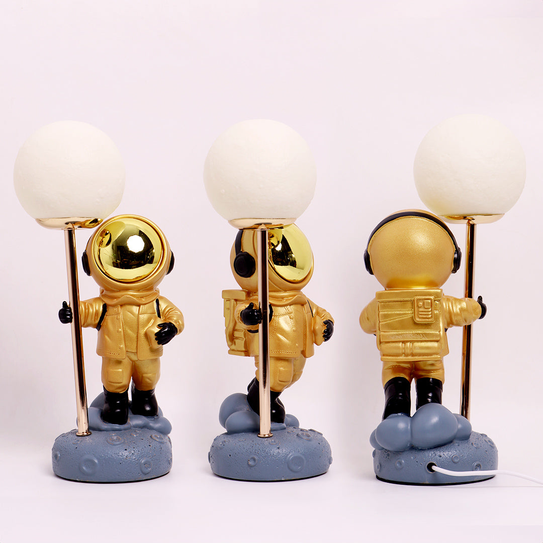 Kush Trading Astronaut Moon Lamp - view 12