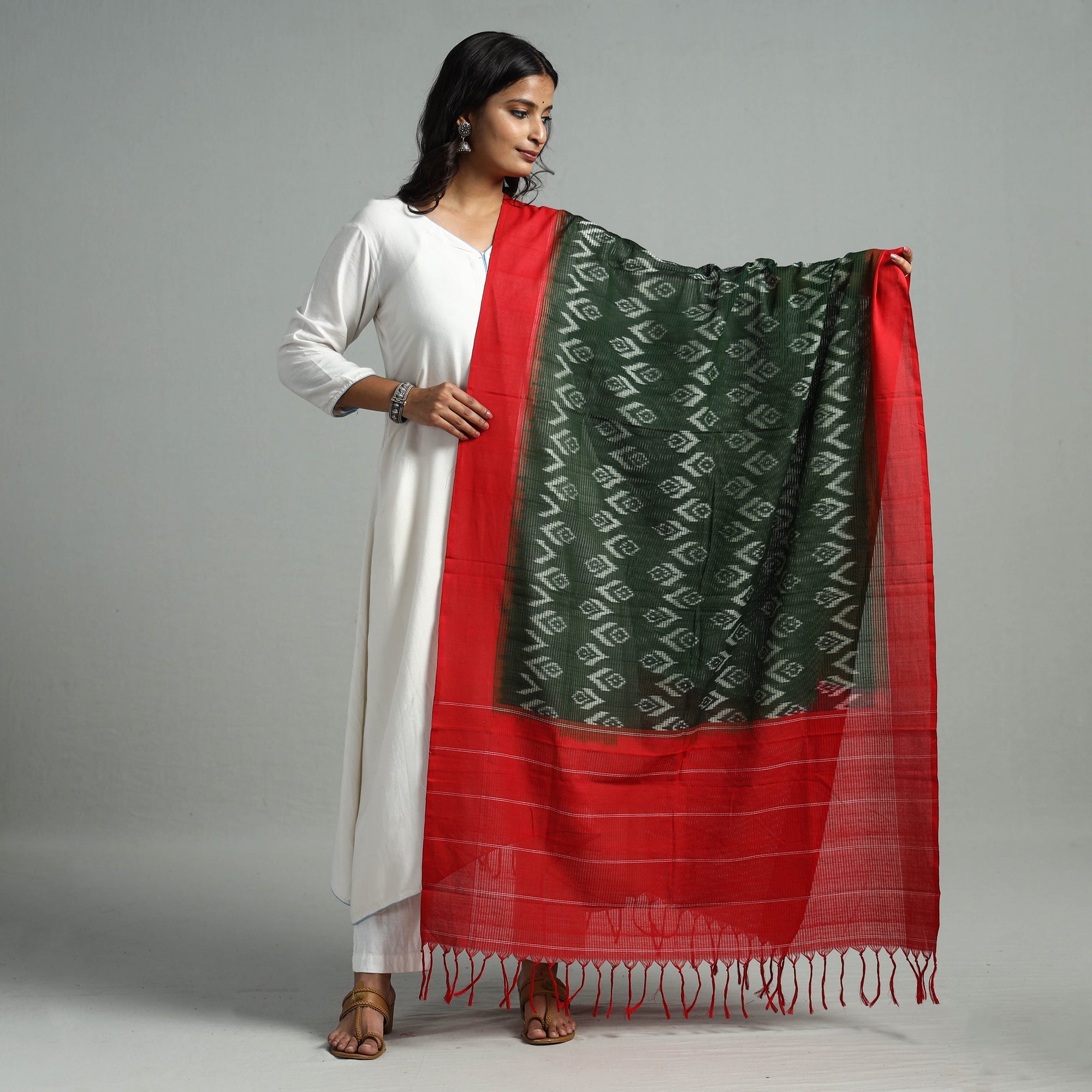 POCHAMPALLY IKAT WEAVES BY GOVARDHAN Green - Pochampally Missing Ikat Weave Cotton Handloom Dupatta 01