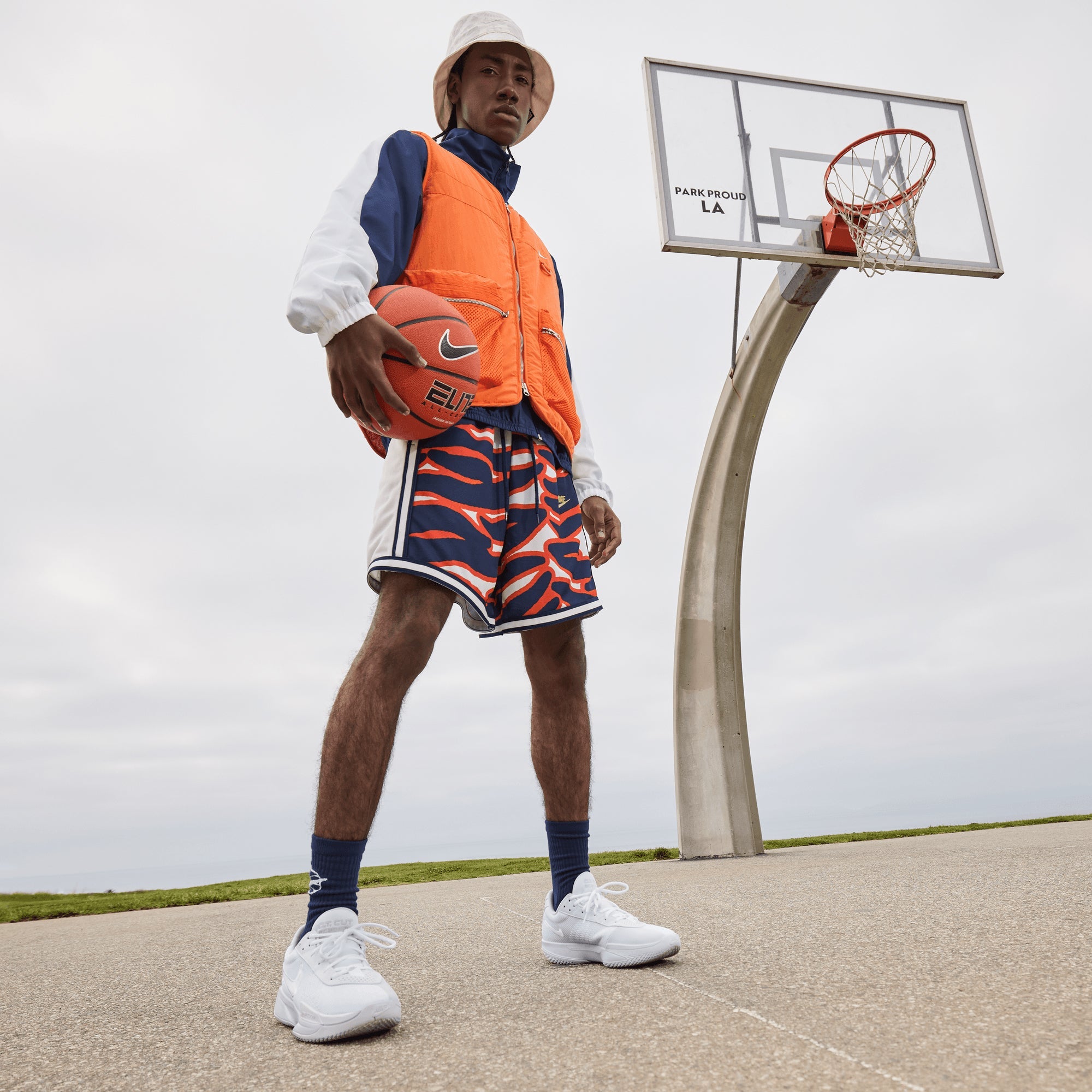 Nike | G.t. Hustle Academy Ep { White/white-photon Dust - view 7