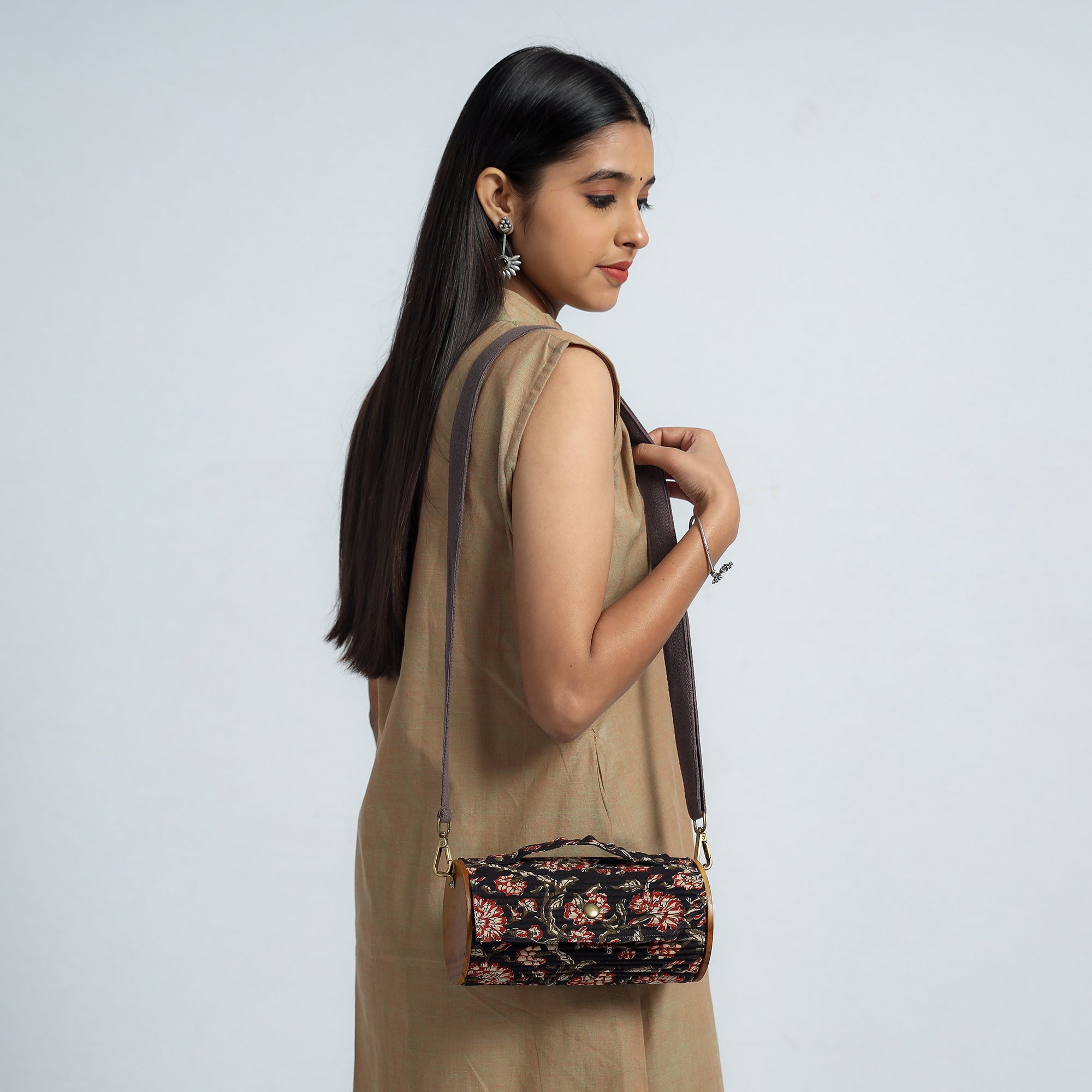 LUKKA CHUPPI Black - DIY Round Sling Bag / Clutch With Changeable Sleeve