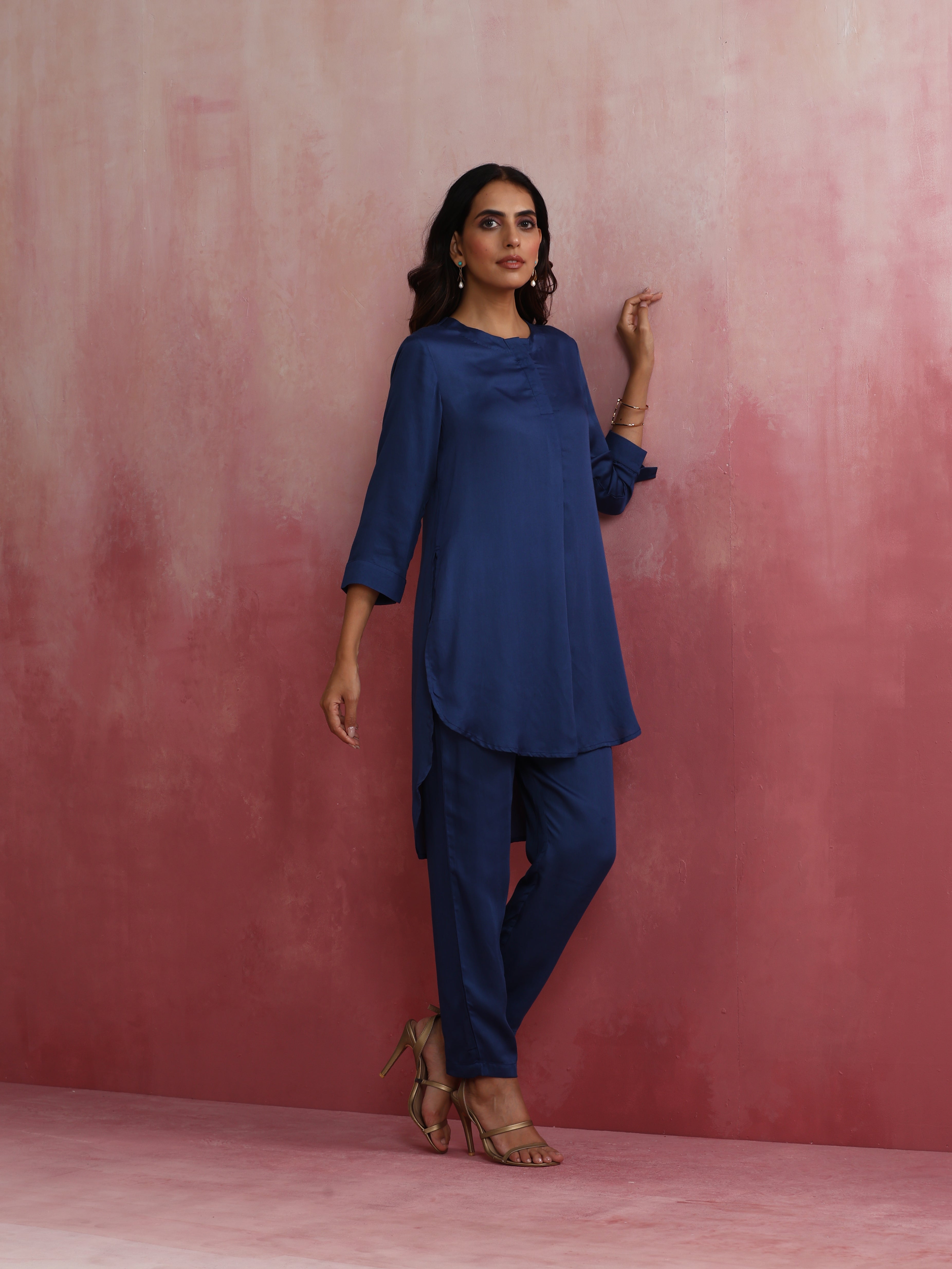 trueBrowns Blue Modal High Low Kurta Co-ord Set - view 3