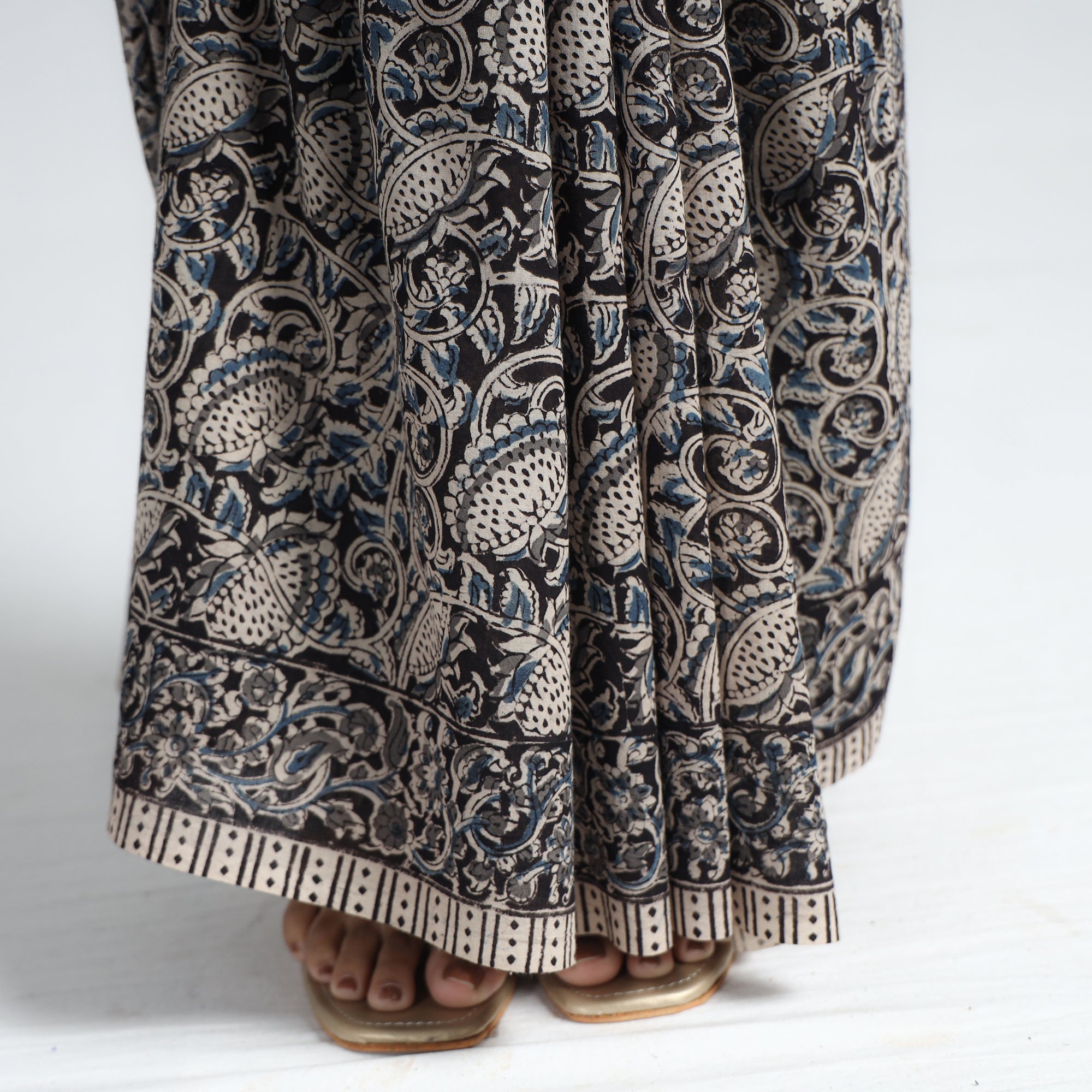 VENKATA BHANU KALAMKARI PEDANA Black - Pedana Block Print Cotton Kalamkari Saree - view 5