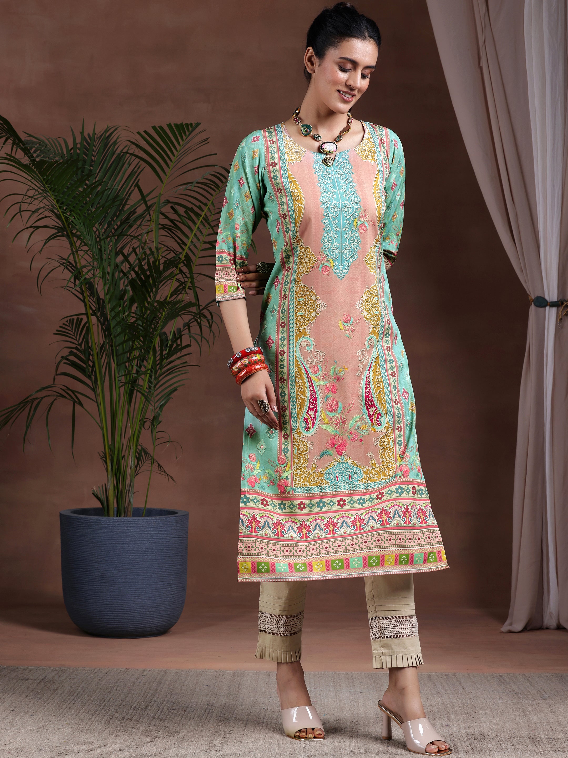 Libas Green Printed Crepe Straight Kurta - view 2