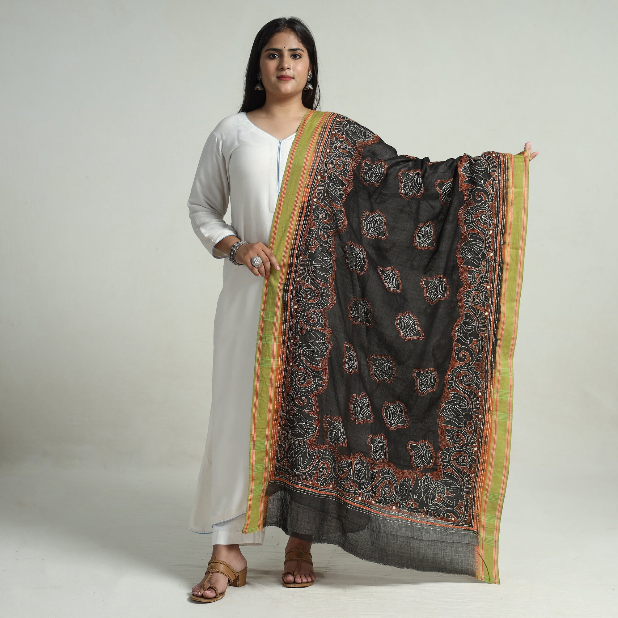 KHUSHBASH - HAPPY LOOM OF EAST Black - Bengal Kantha Embroidery Cotton Handloom Dupatta 110