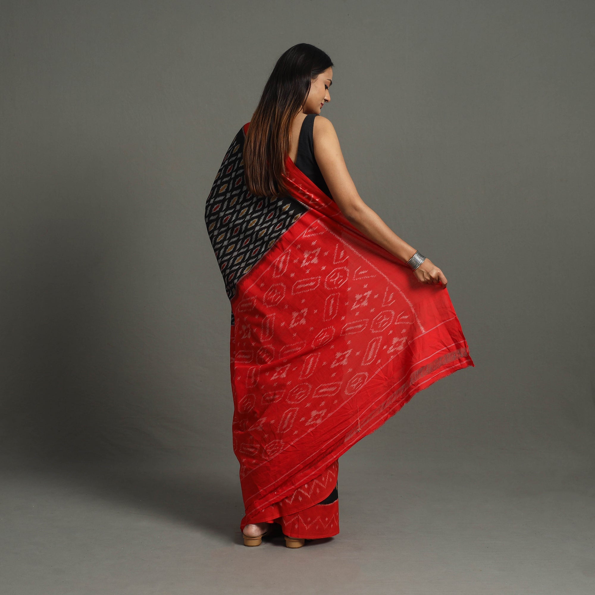 SOUTH KARGHA Black - Mercerised Cotton Handloom Pochampally Ikat Saree 31 - view 6