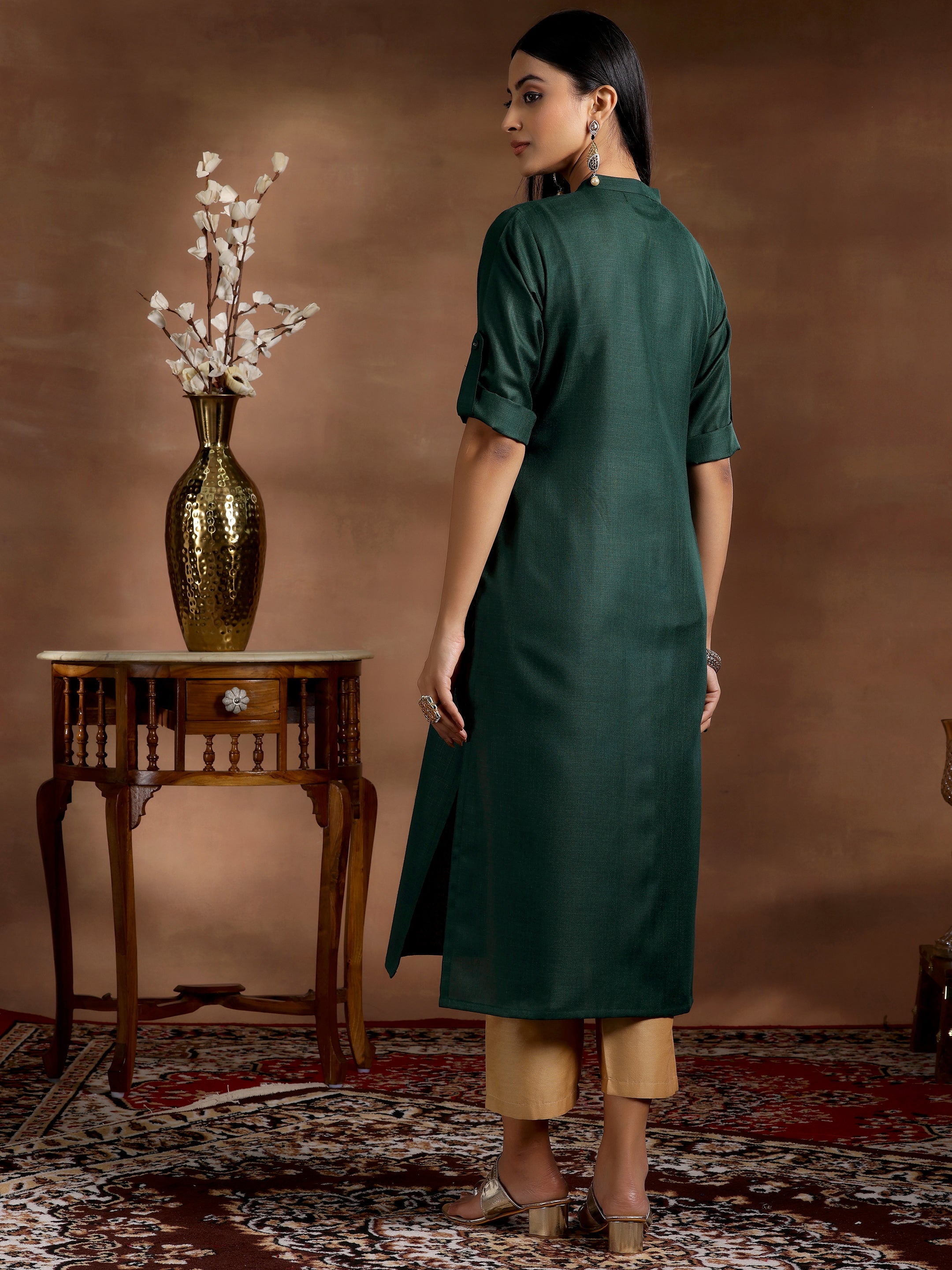 Libas Green Solid Cotton Blend Straight Kurta - view 4